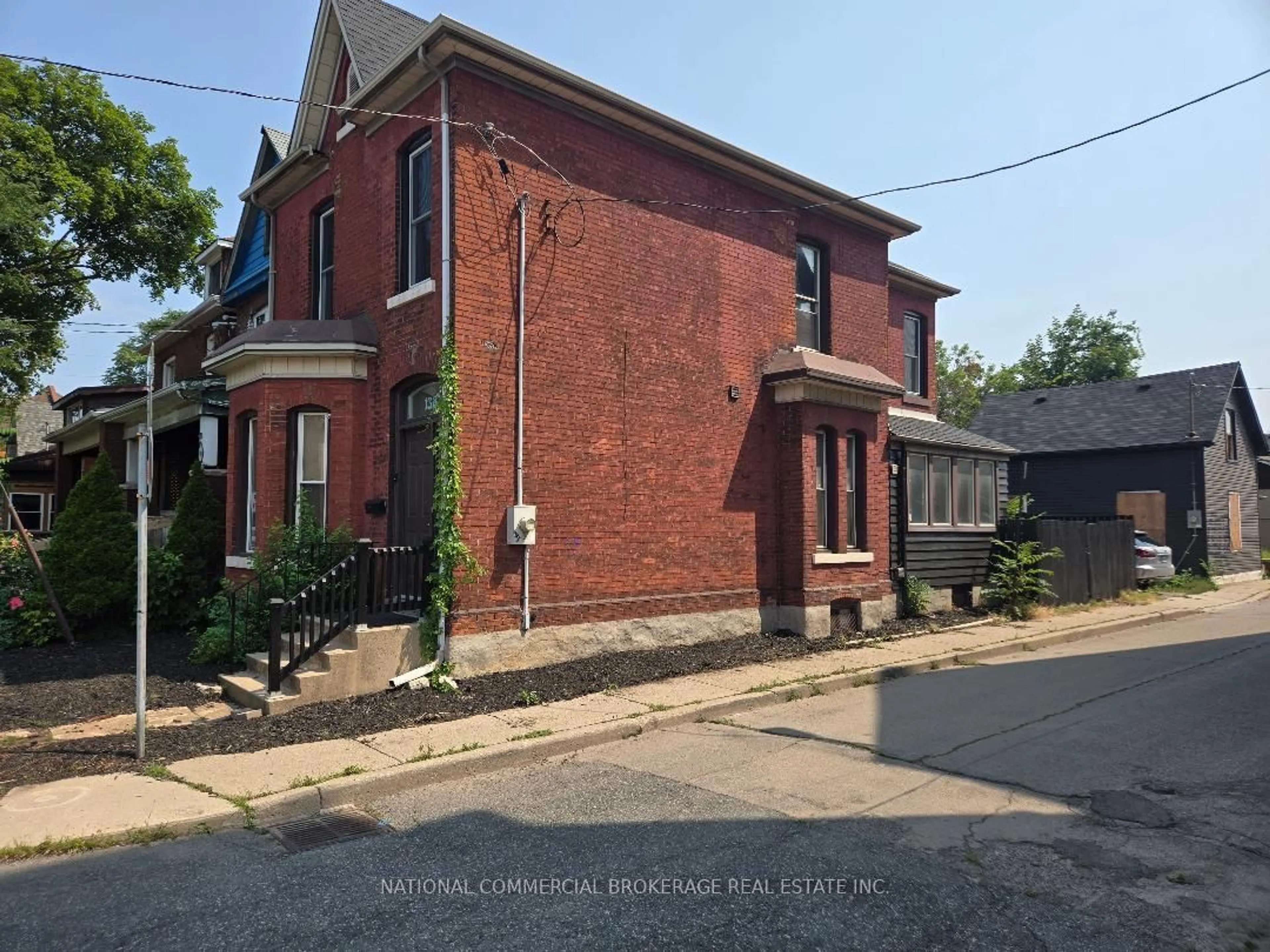 Home with brick exterior material, building for 138 Victoria Ave, Hamilton Ontario L8L 5E8