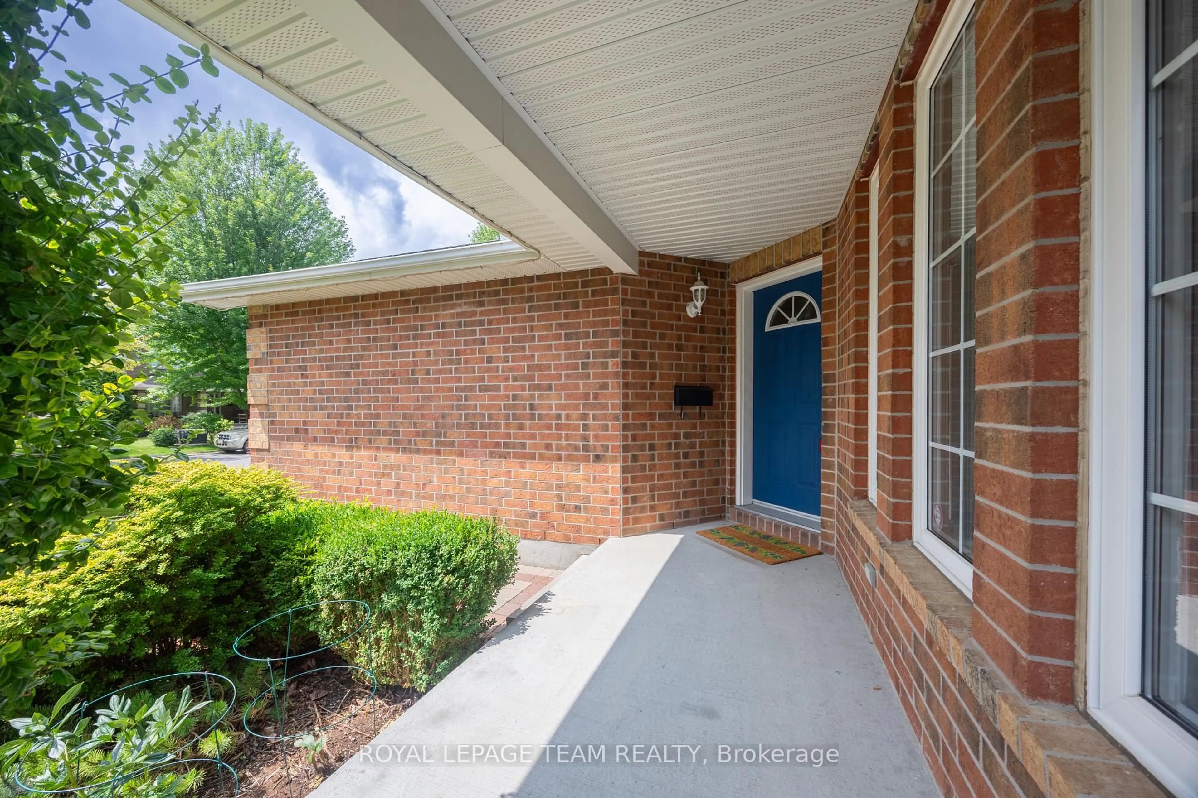 Unknown for 60 Woliston Cres, Ottawa Ontario K2W 1E5