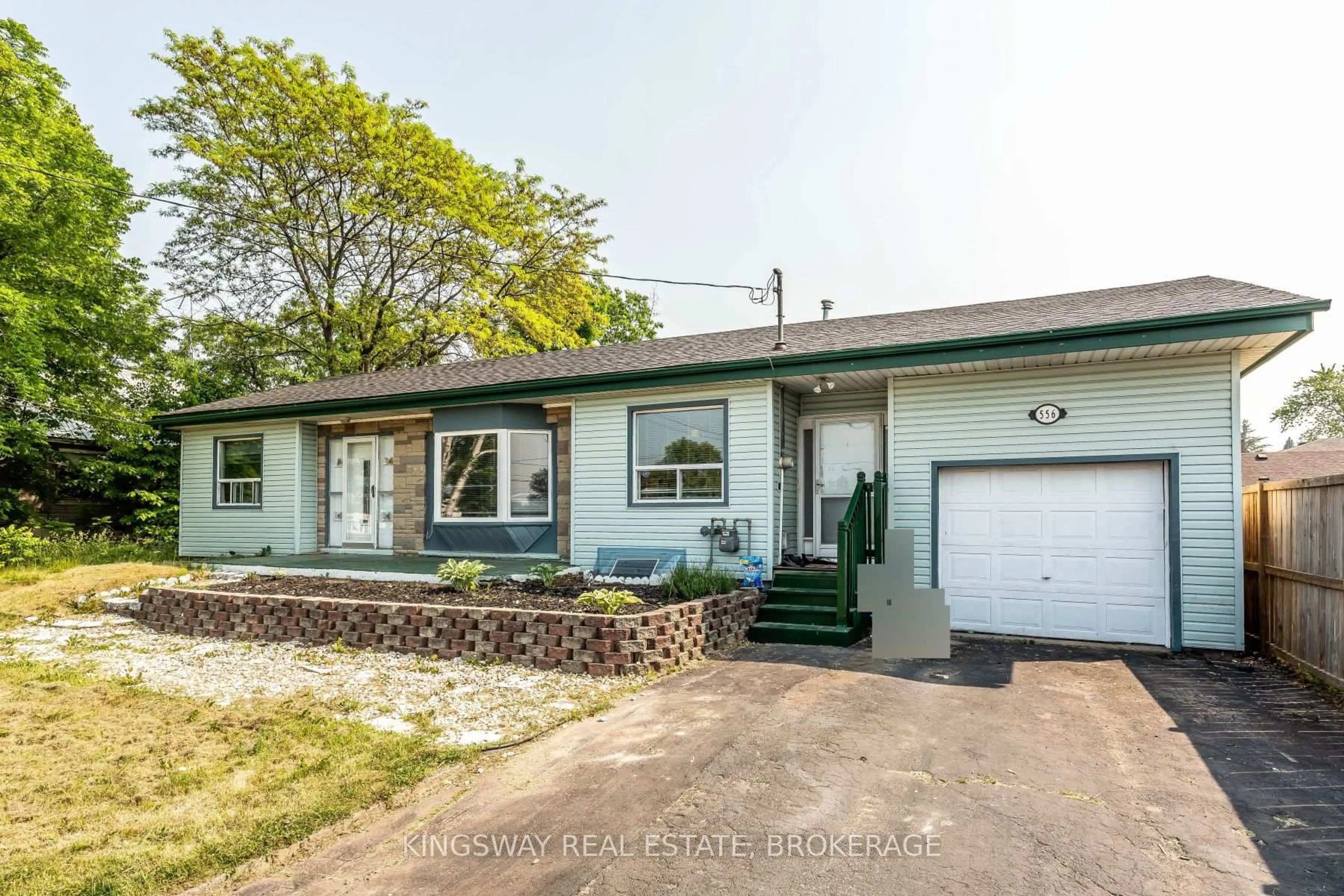 A pic from outside/outdoor area/front of a property/back of a property/a pic from drone, street for 556 Barton St, Hamilton Ontario L8E 5N3