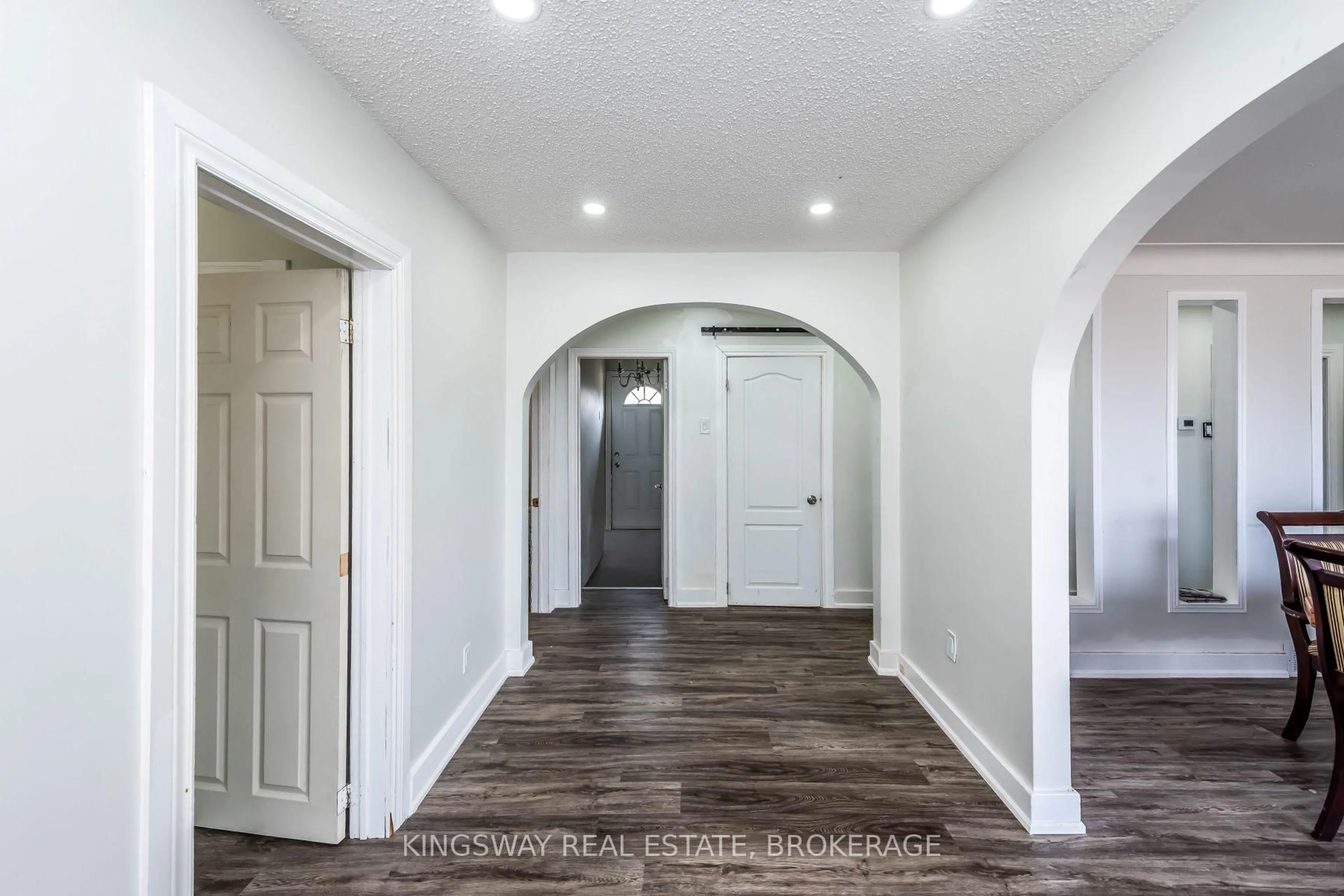 Indoor entryway for 556 Barton St, Hamilton Ontario L8E 5N3