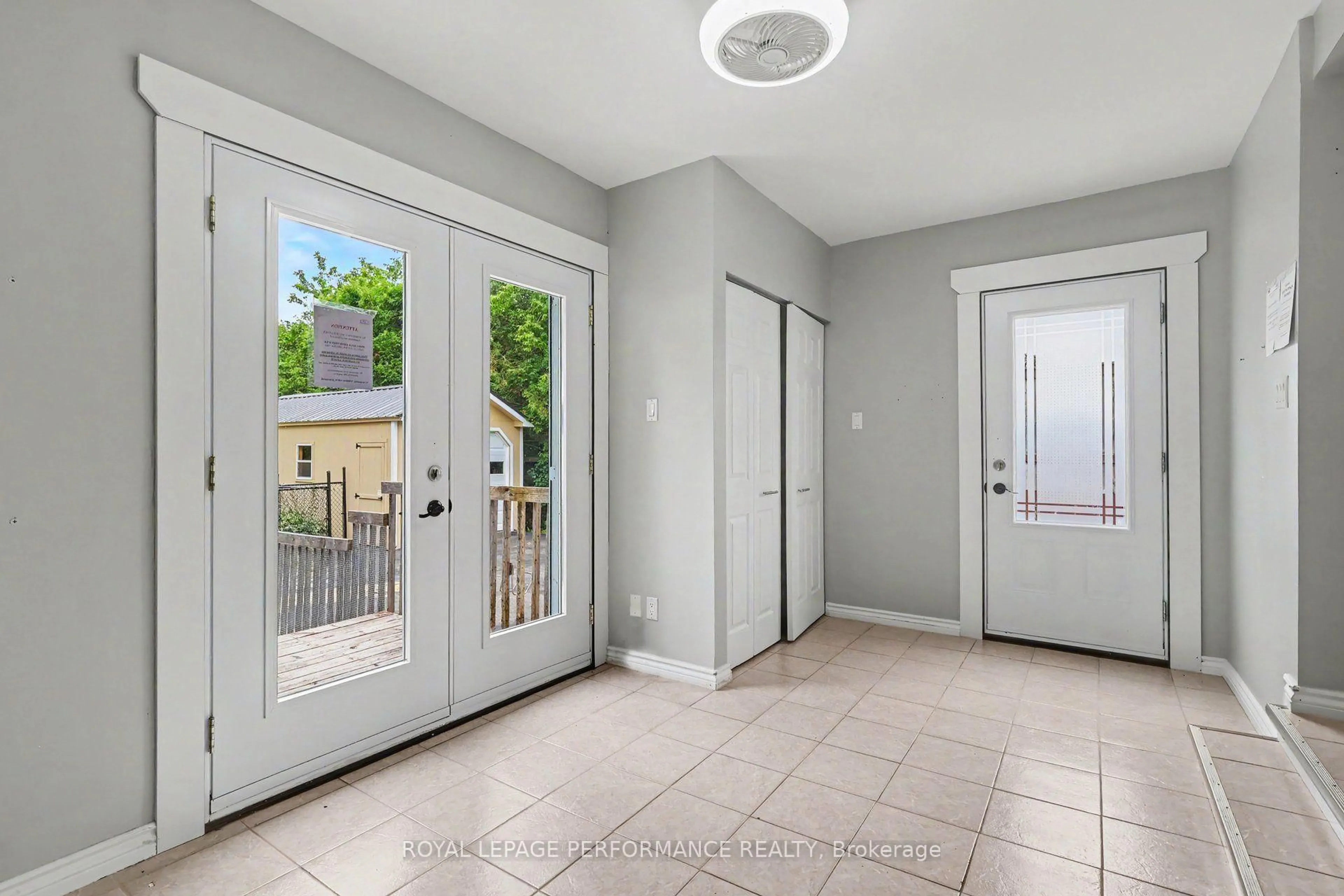 Indoor entryway for 636 County Road 9 Rd, Alfred and Plantagenet Ontario K0B 1L0