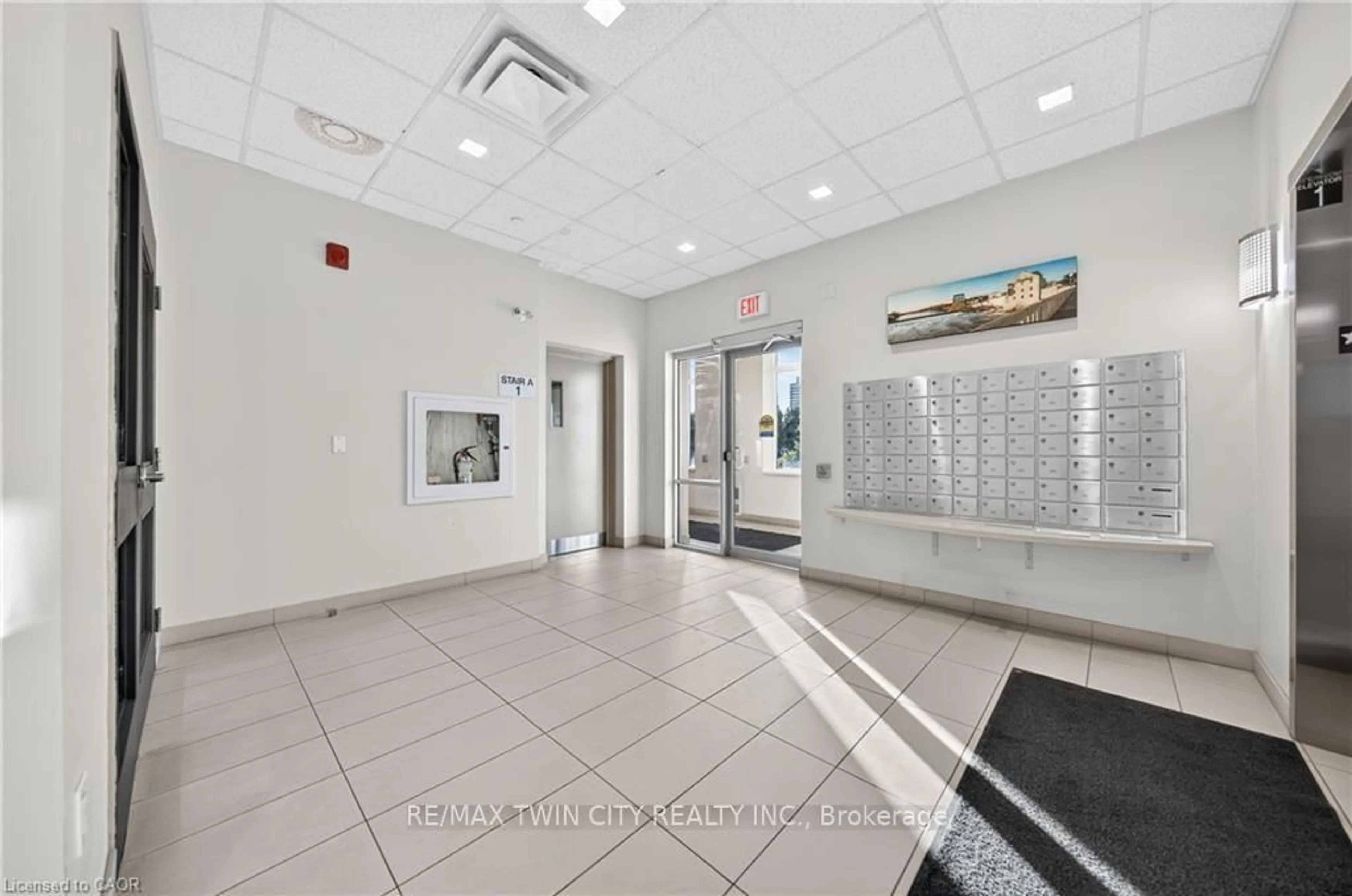 Indoor foyer for 155 Water St #203, Cambridge Ontario N1R 3E3