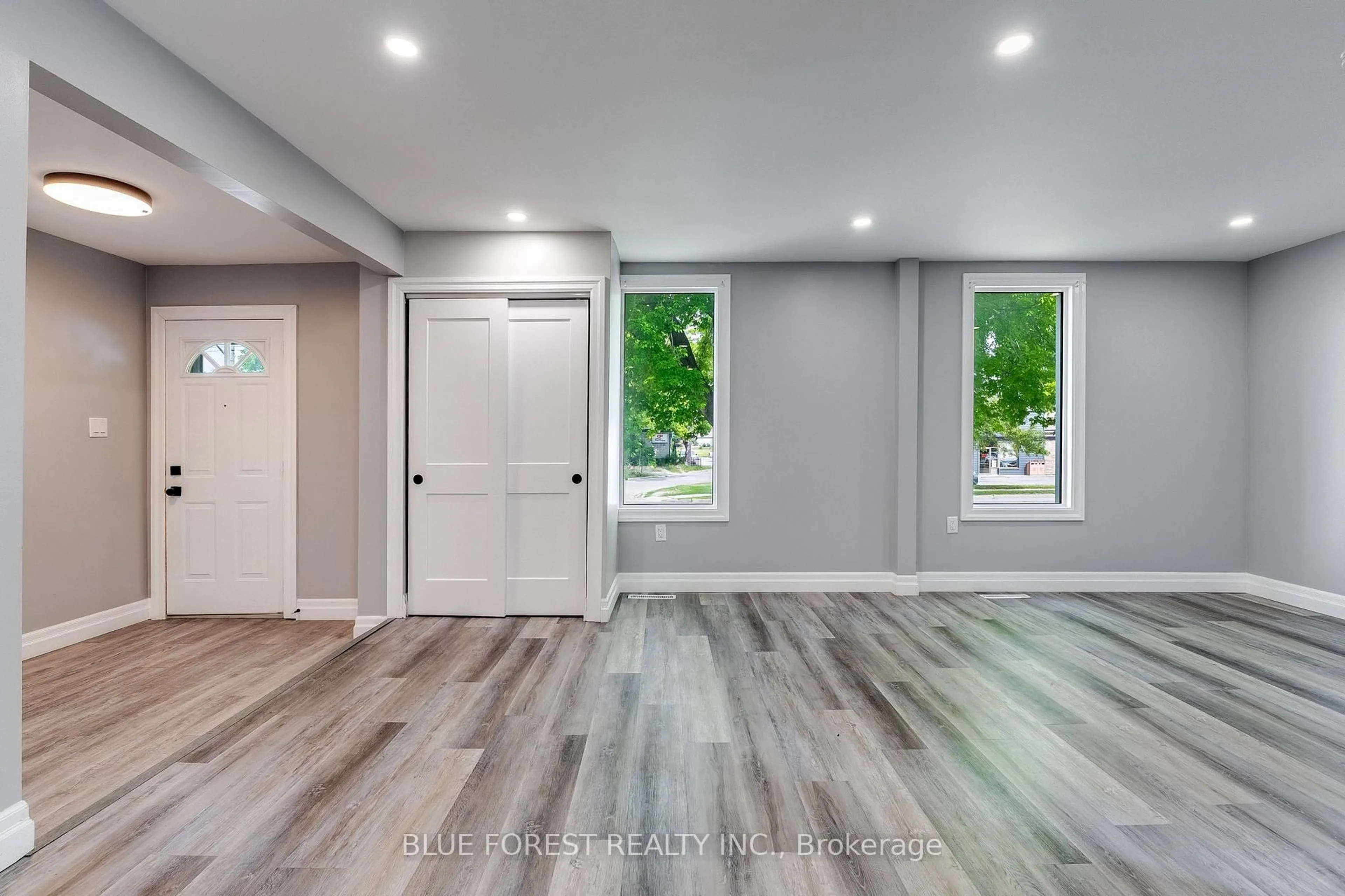 Indoor entryway for 30 Park Ave, Chatham-Kent Ontario N7M 3V5