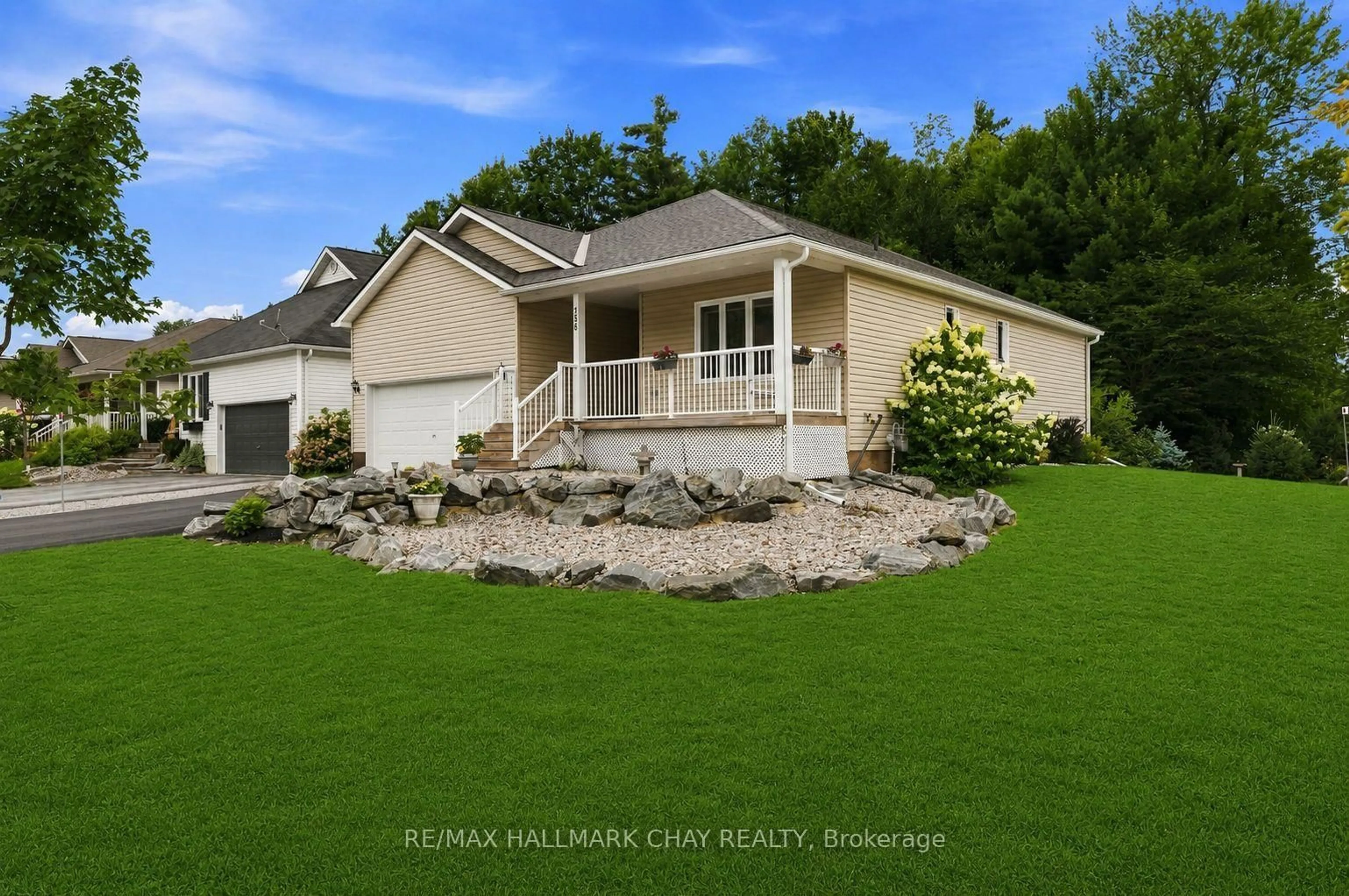 Home with vinyl exterior material, water/lake/river/ocean view for 156 Pineridge Gate, Gravenhurst Ontario P1P 0A3