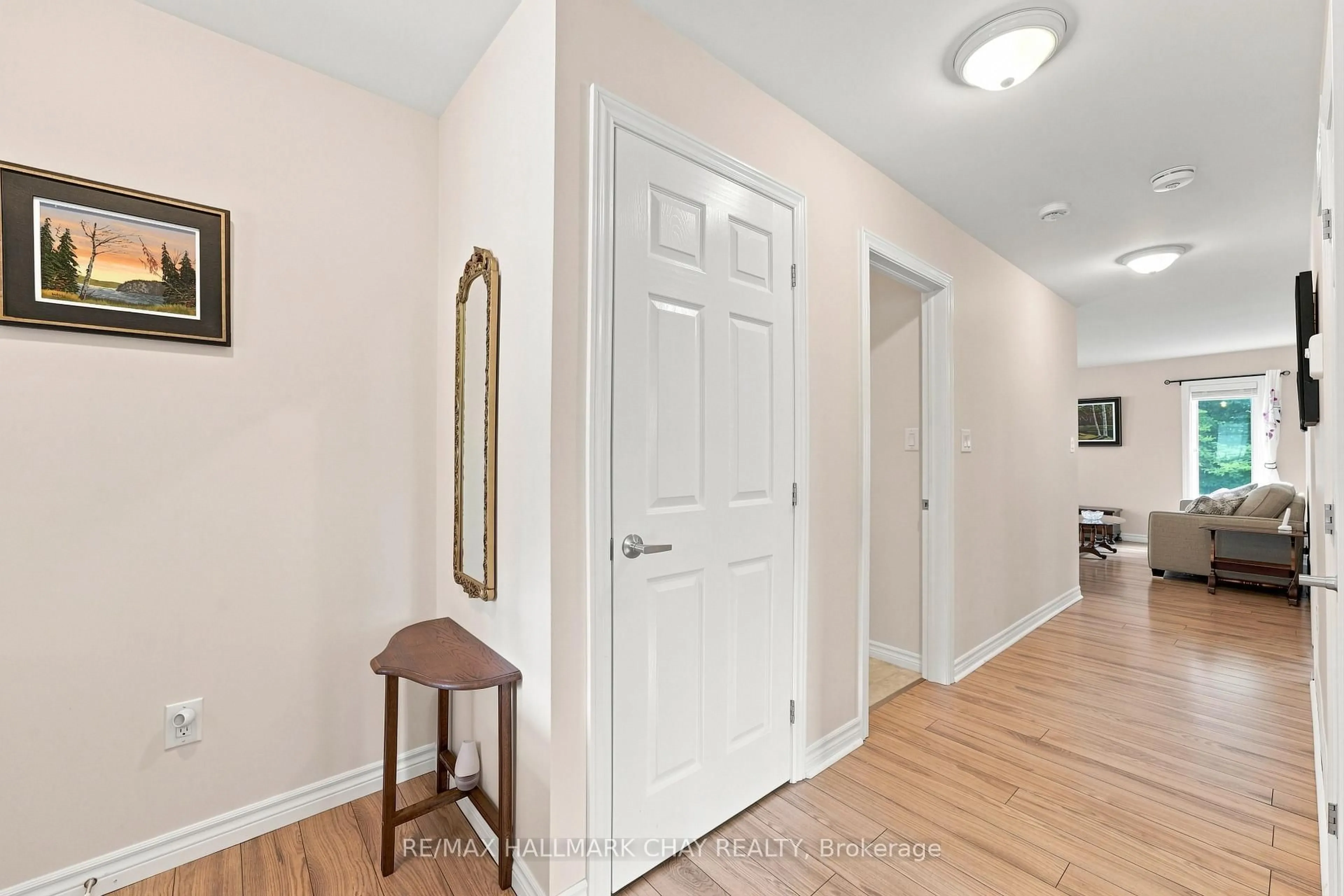 Indoor entryway for 156 Pineridge Gate, Gravenhurst Ontario P1P 0A3