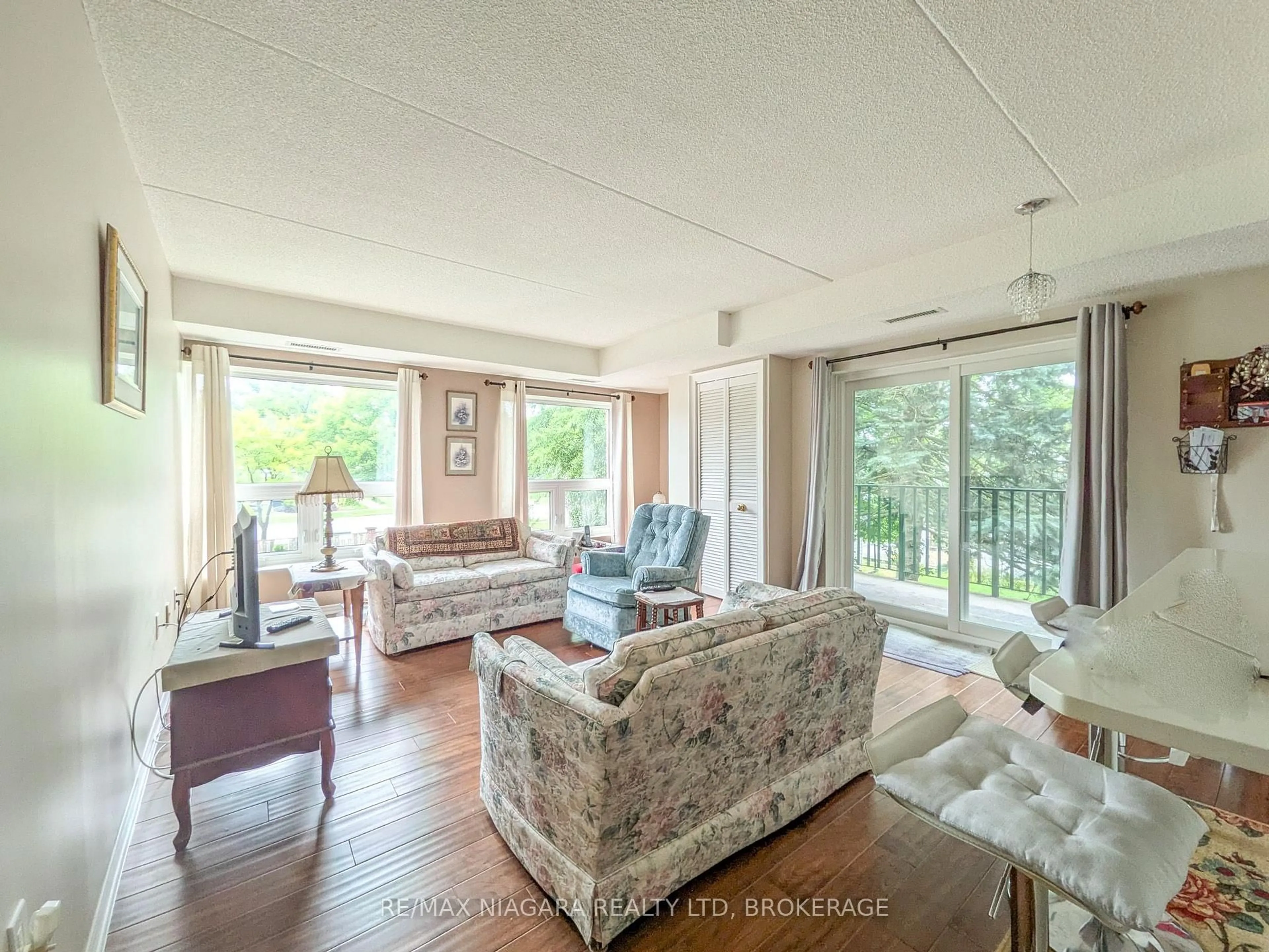Living room with furniture, unknown for 6704 Thorold Stone Rd #203, Niagara Falls Ontario L2J 1B3