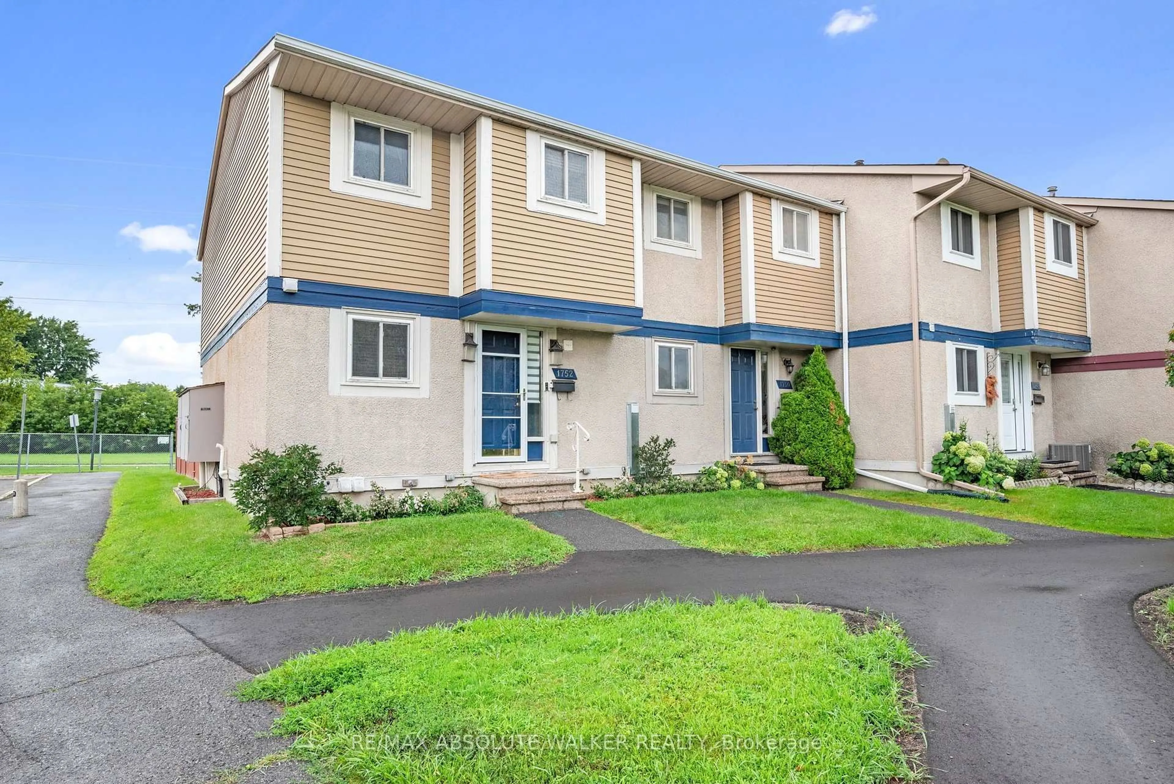 Home with vinyl exterior material, street for 1752 Stonehenge Cres, Ottawa Ontario K1B 4Z9