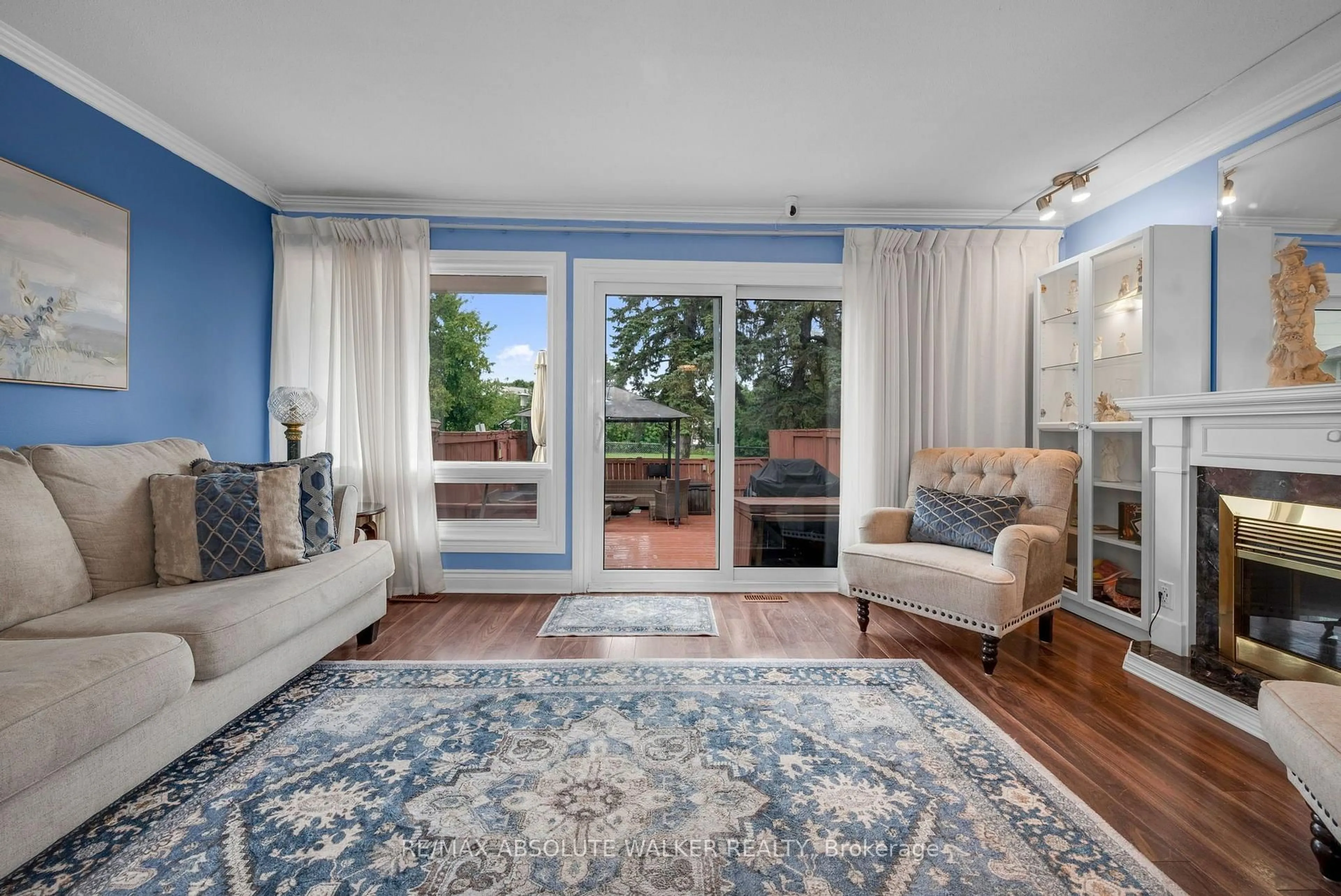 Living room with furniture, unknown for 1752 Stonehenge Cres, Ottawa Ontario K1B 4Z9