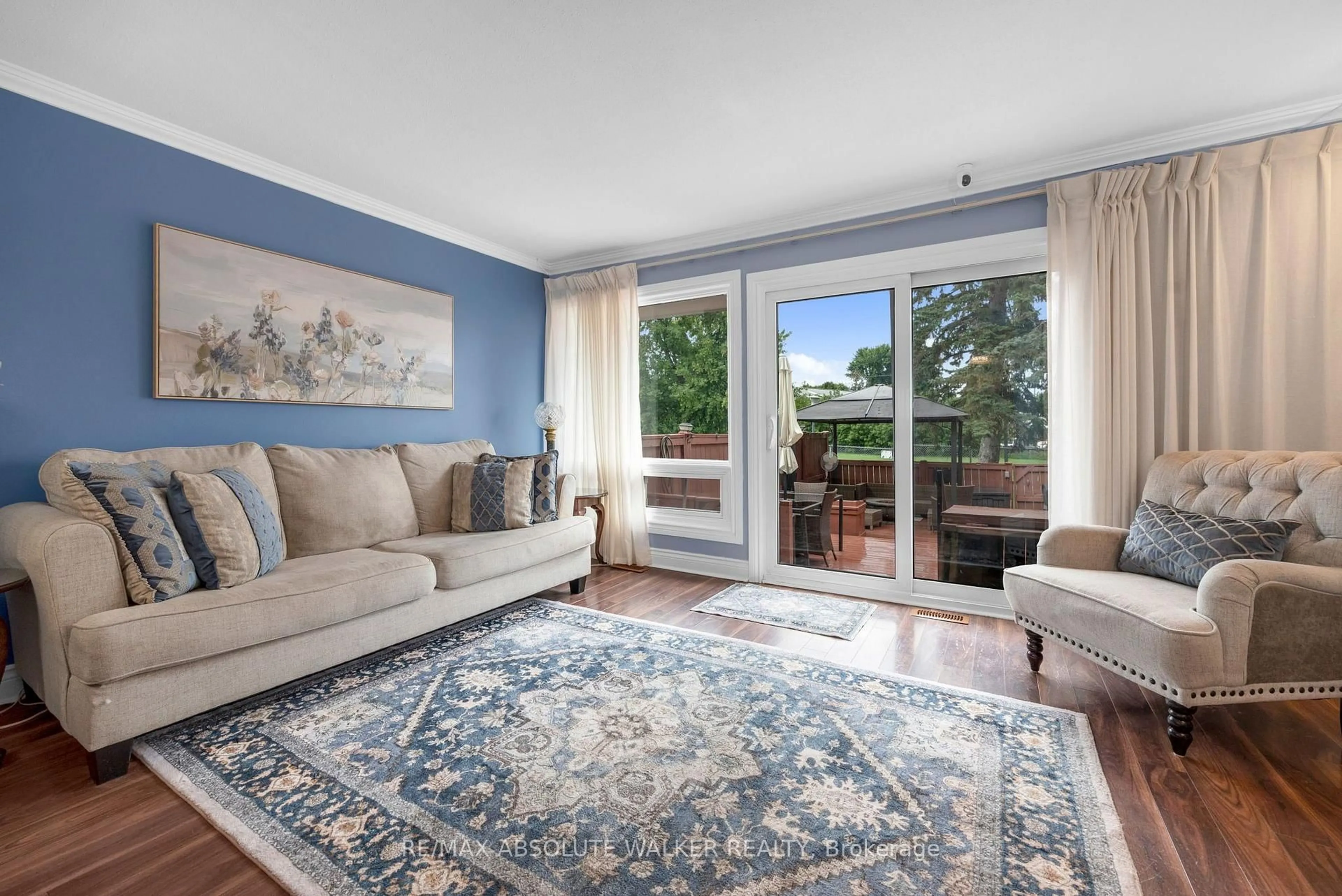 Living room with furniture, unknown for 1752 Stonehenge Cres, Ottawa Ontario K1B 4Z9