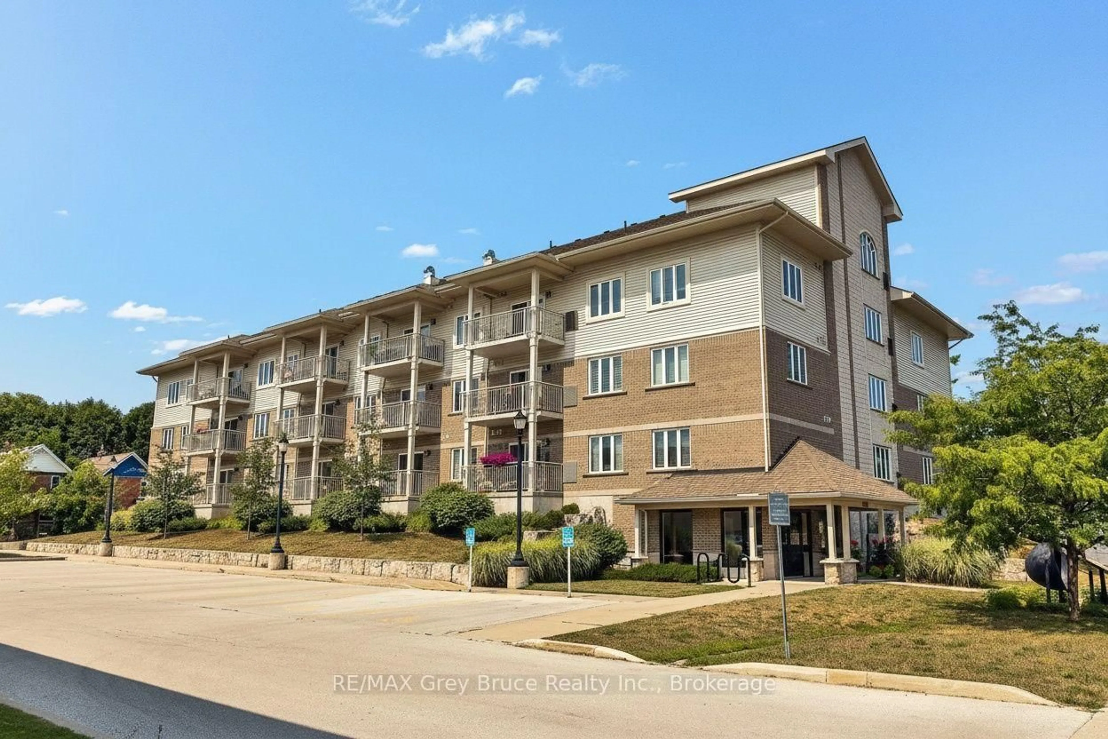 Unknown for 1050 1st Ave #204, Owen Sound Ontario N4K 4K6