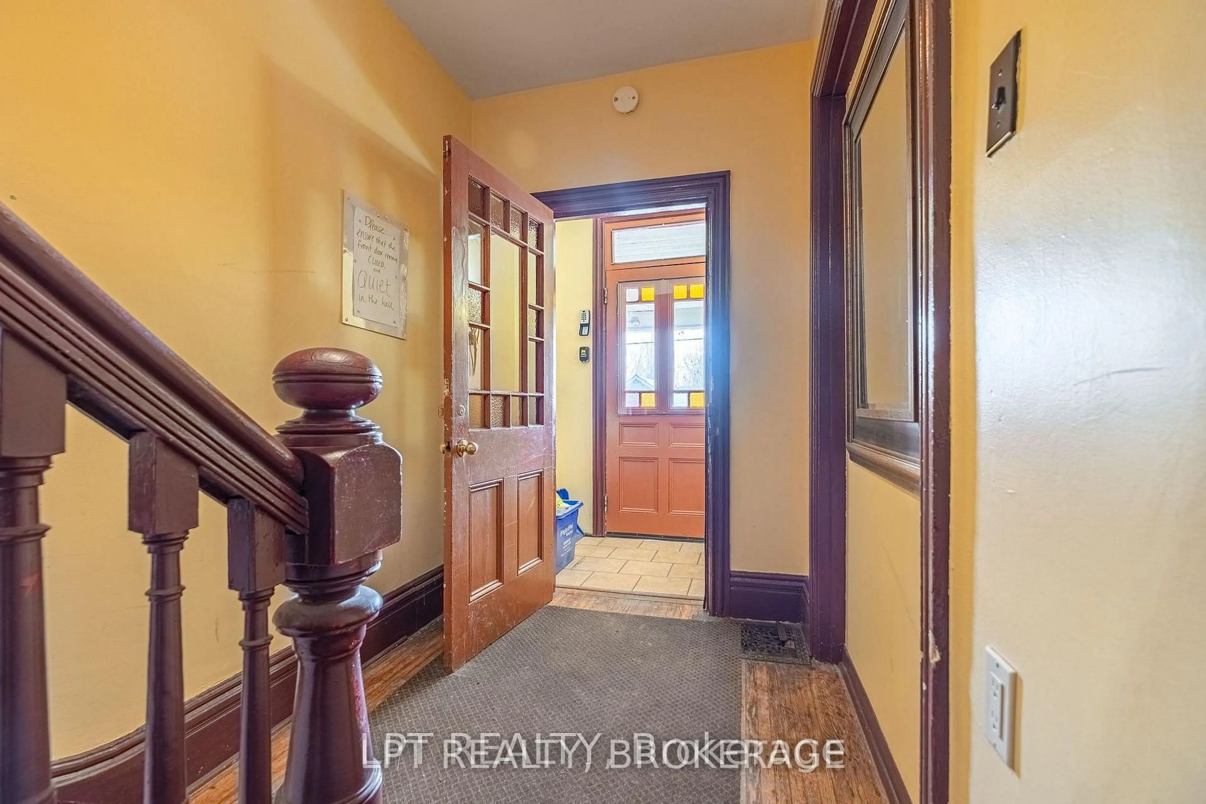 Indoor entryway for 374 Barrie St, Kingston Ontario K7K 3T4