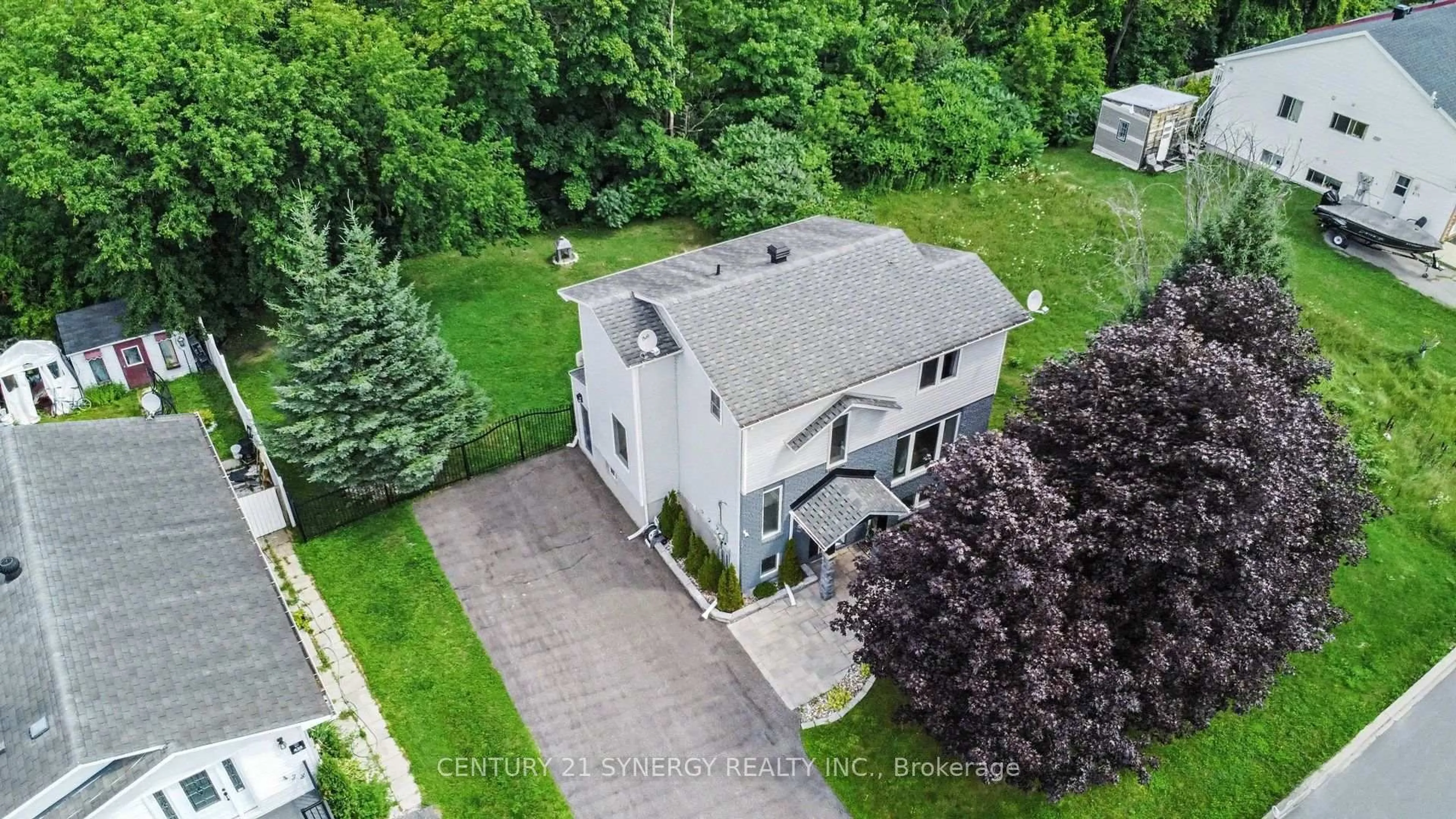 A pic from outside/outdoor area/front of a property/back of a property/a pic from drone, street for 436 Yves St, Clarence-Rockland Ontario K4K 1E9