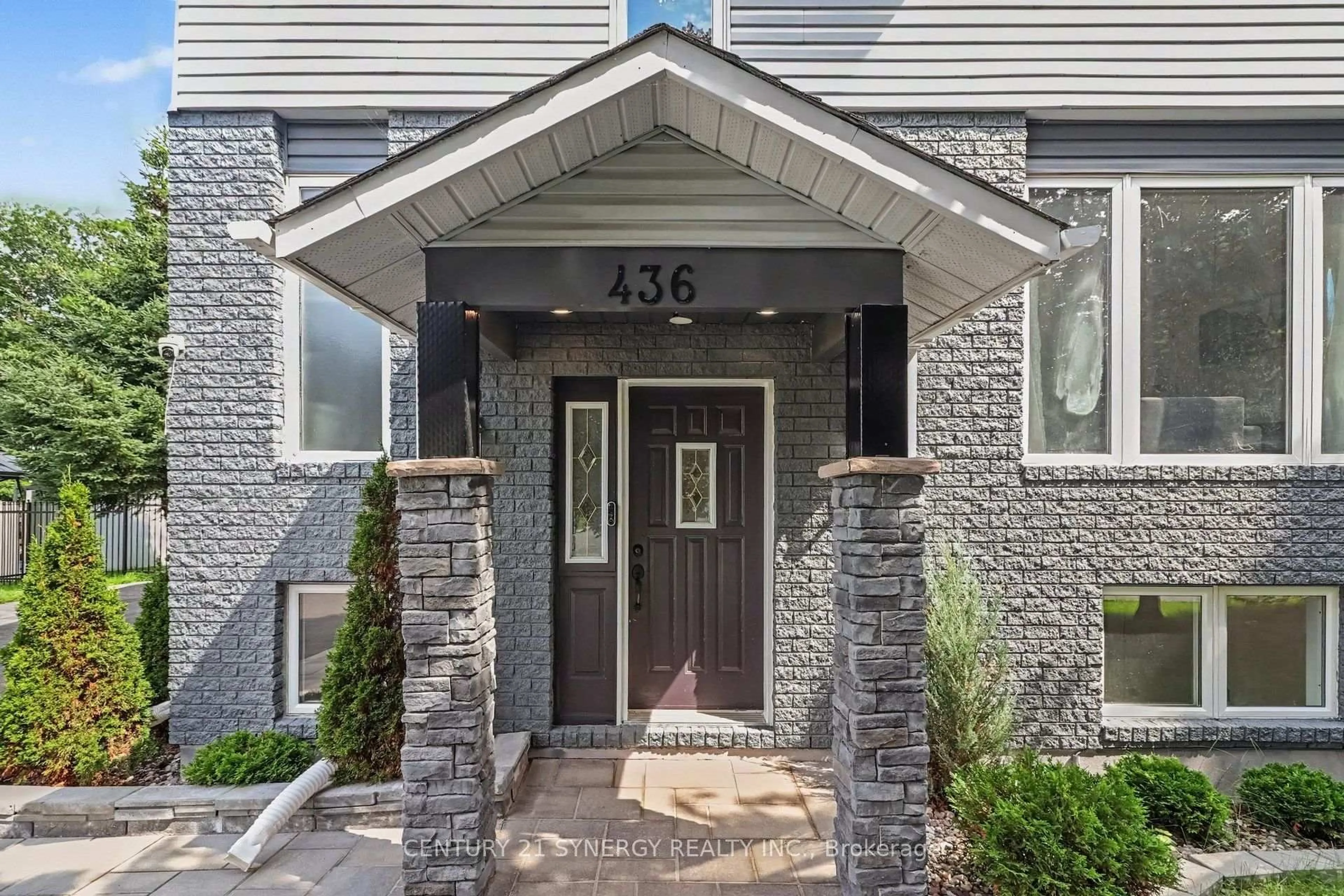 Indoor entryway for 436 Yves St, Clarence-Rockland Ontario K4K 1E9