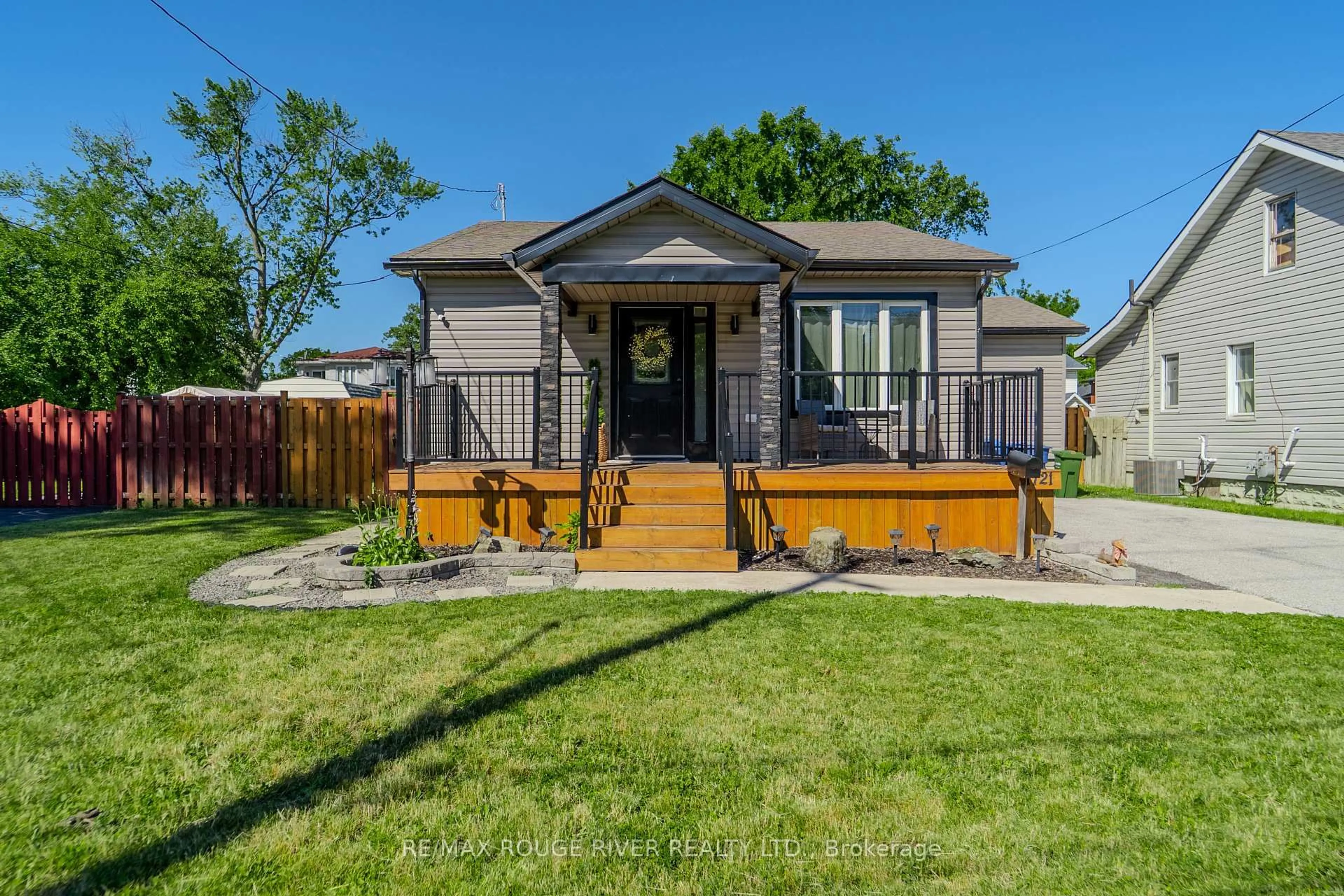 Home with vinyl exterior material, street for 1721 S Cameron Blvd Blvd, Windsor Ontario N9B 3C9