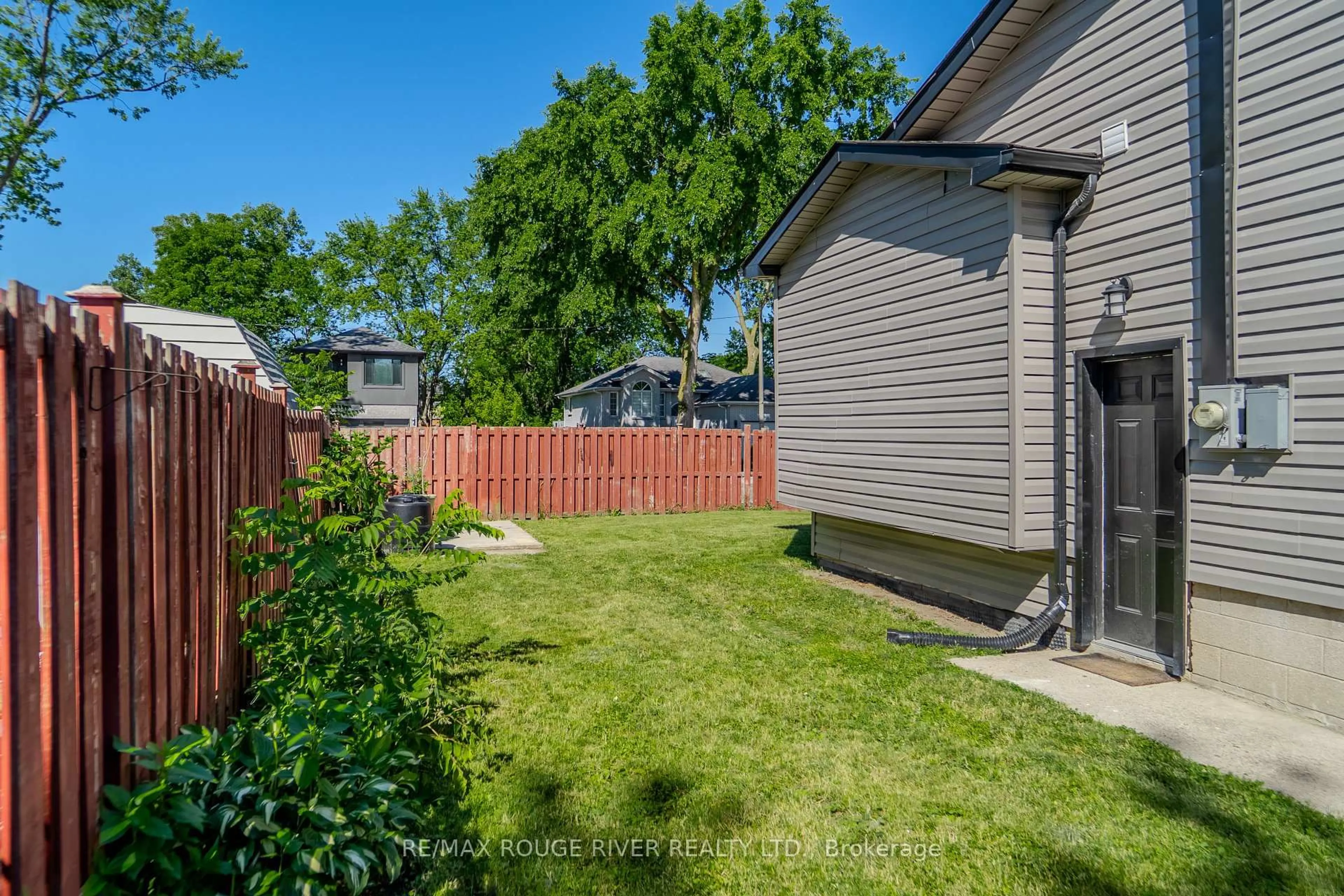Patio, street for 1721 S Cameron Blvd Blvd, Windsor Ontario N9B 3C9