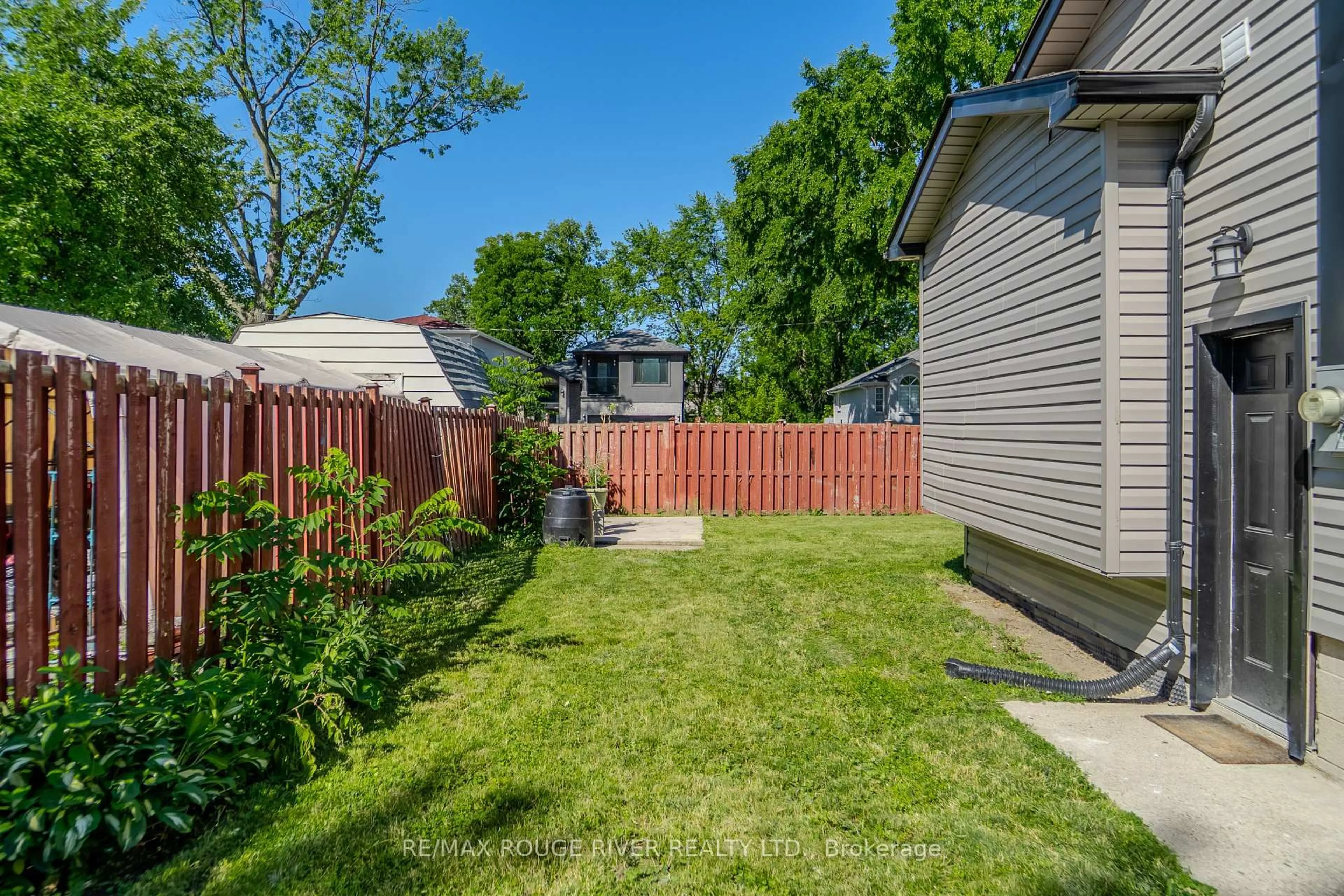Patio, street for 1721 S Cameron Blvd Blvd, Windsor Ontario N9B 3C9