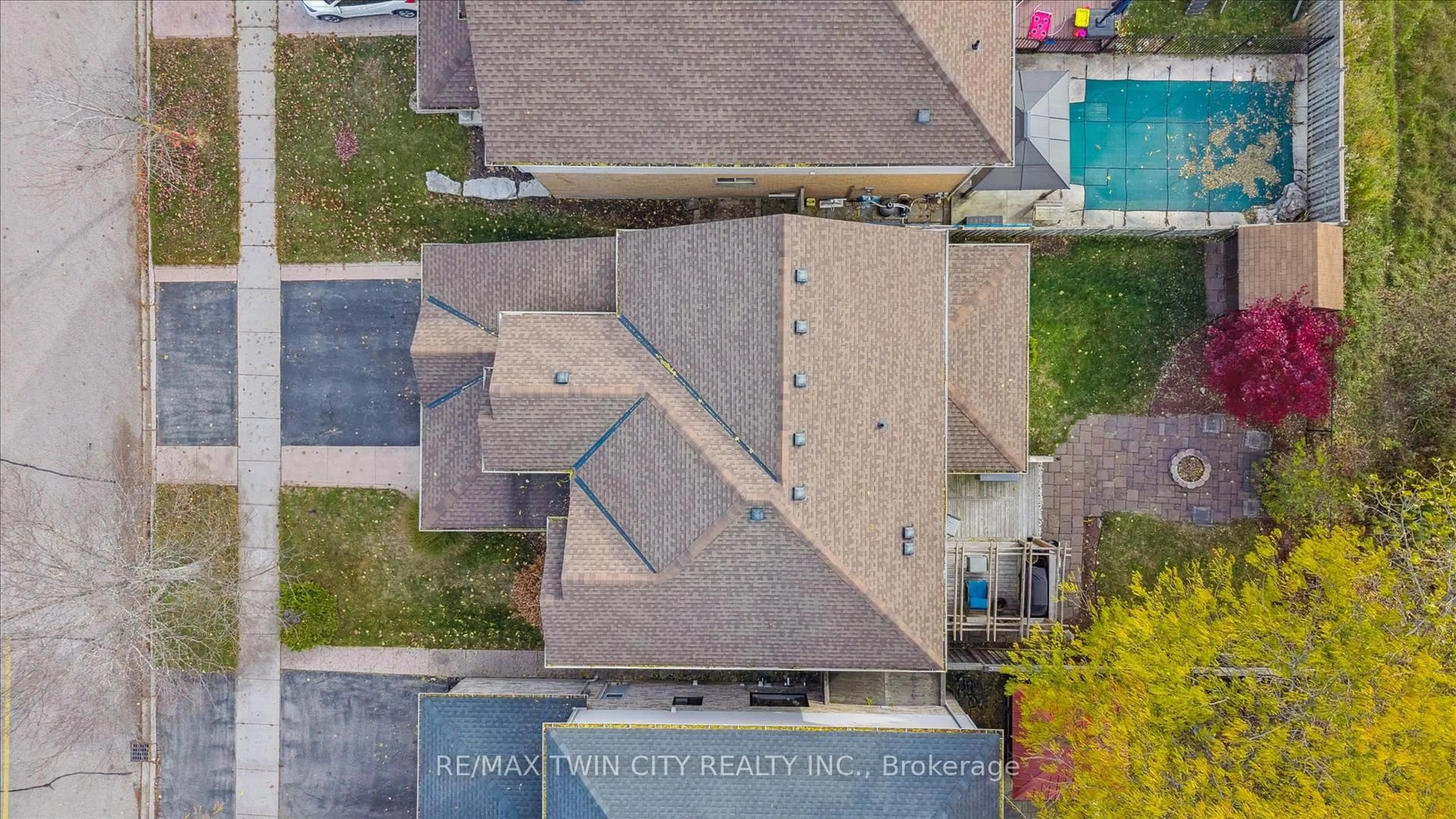 A pic from outside/outdoor area/front of a property/back of a property/a pic from drone, unknown for 7 Hearthbridge St, Kitchener Ontario N2R 1L5