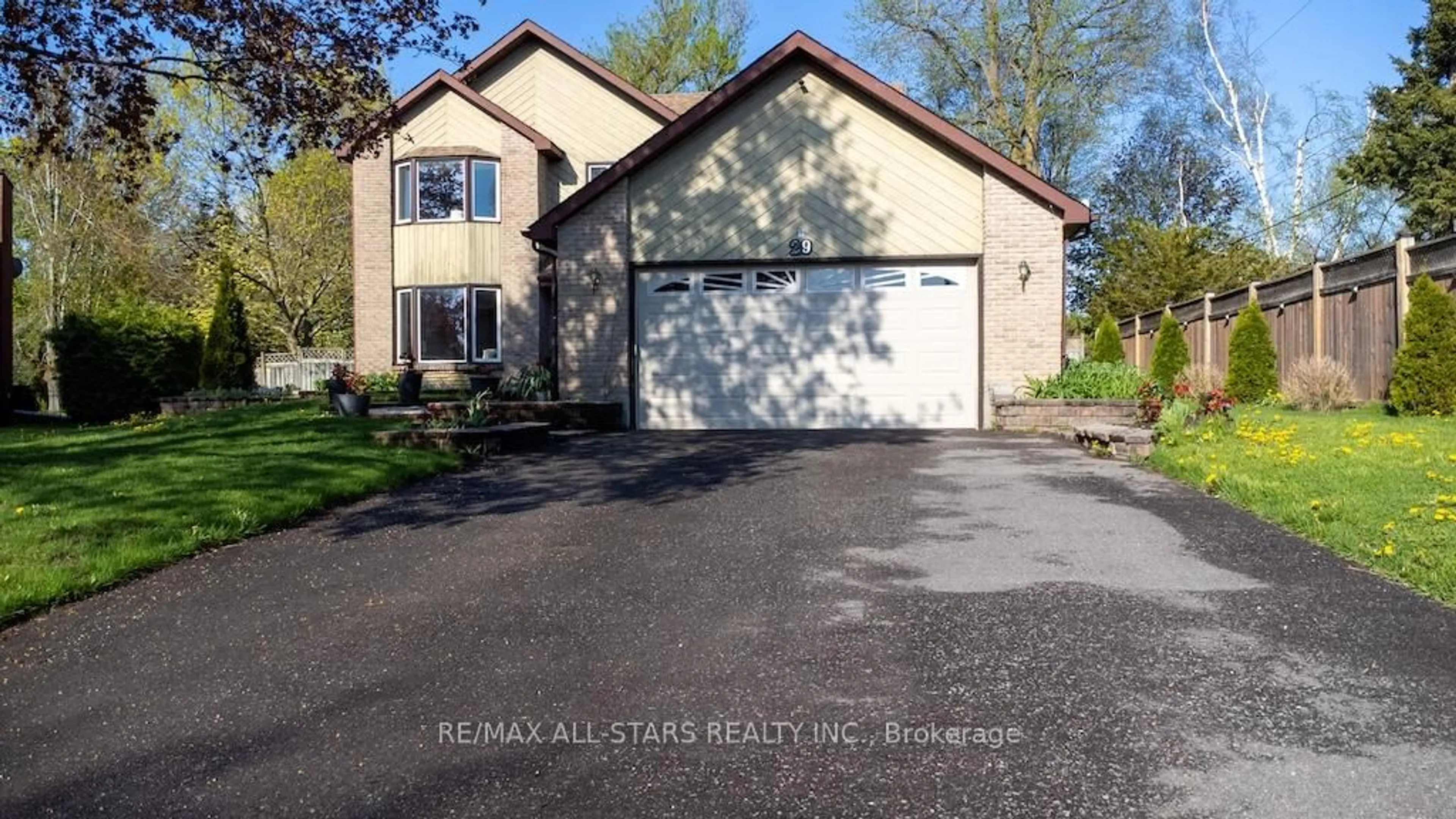 Home with vinyl exterior material, street for 29 Mcdonagh Dr, Kawartha Lakes Ontario K9V 5A9