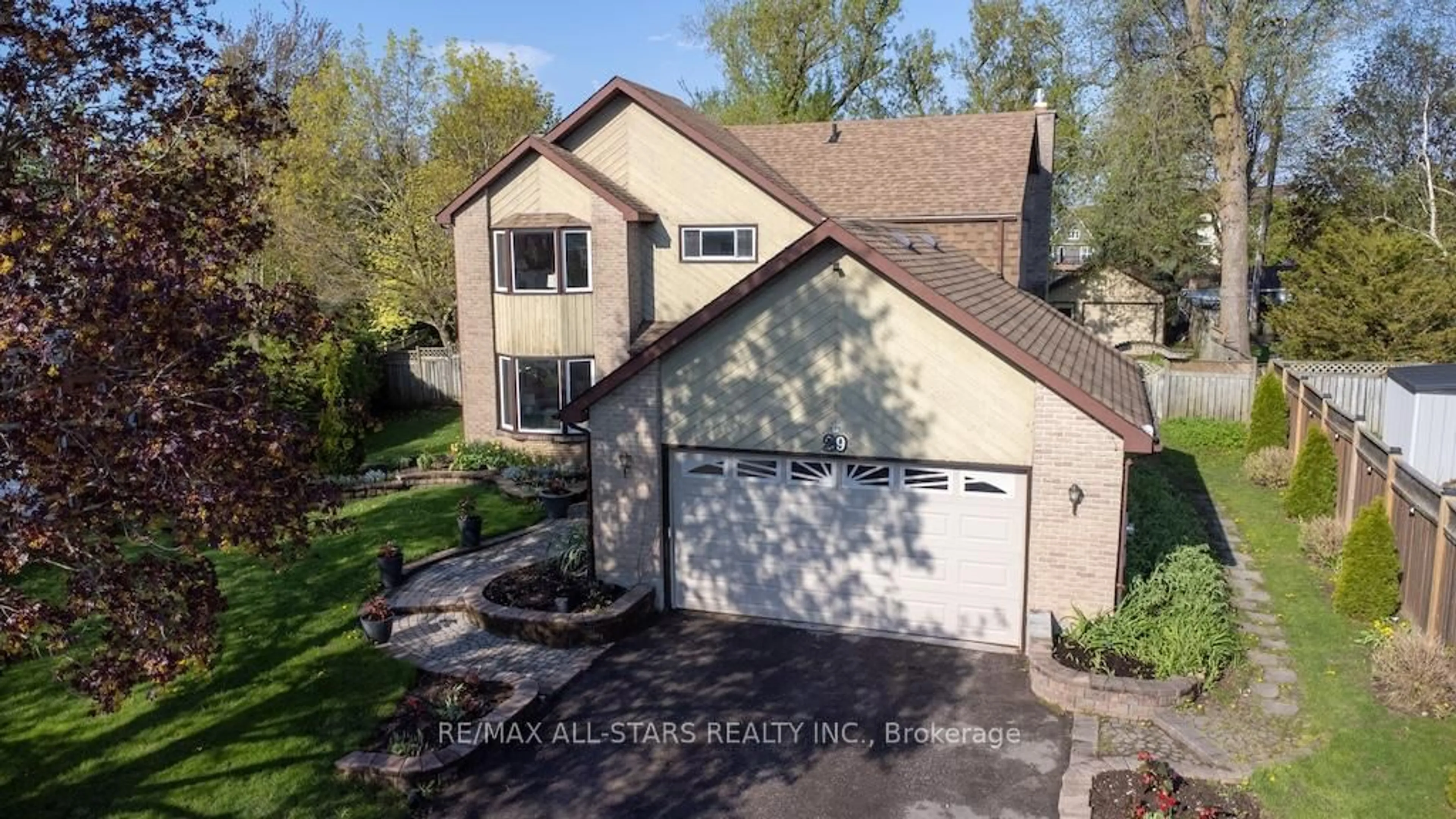 A pic from outside/outdoor area/front of a property/back of a property/a pic from drone, street for 29 Mcdonagh Dr, Kawartha Lakes Ontario K9V 5A9
