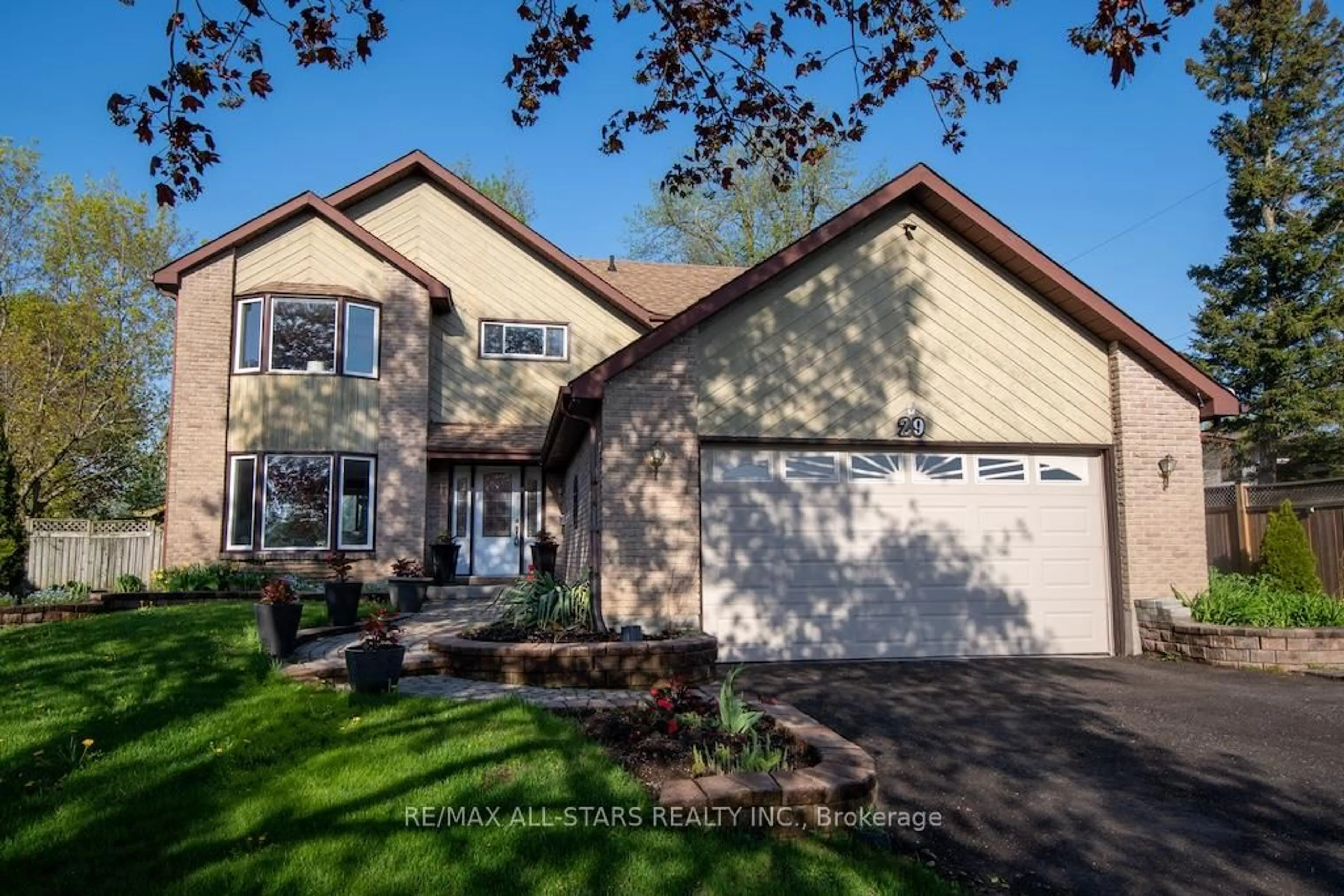 Home with vinyl exterior material, street for 29 Mcdonagh Dr, Kawartha Lakes Ontario K9V 5A9