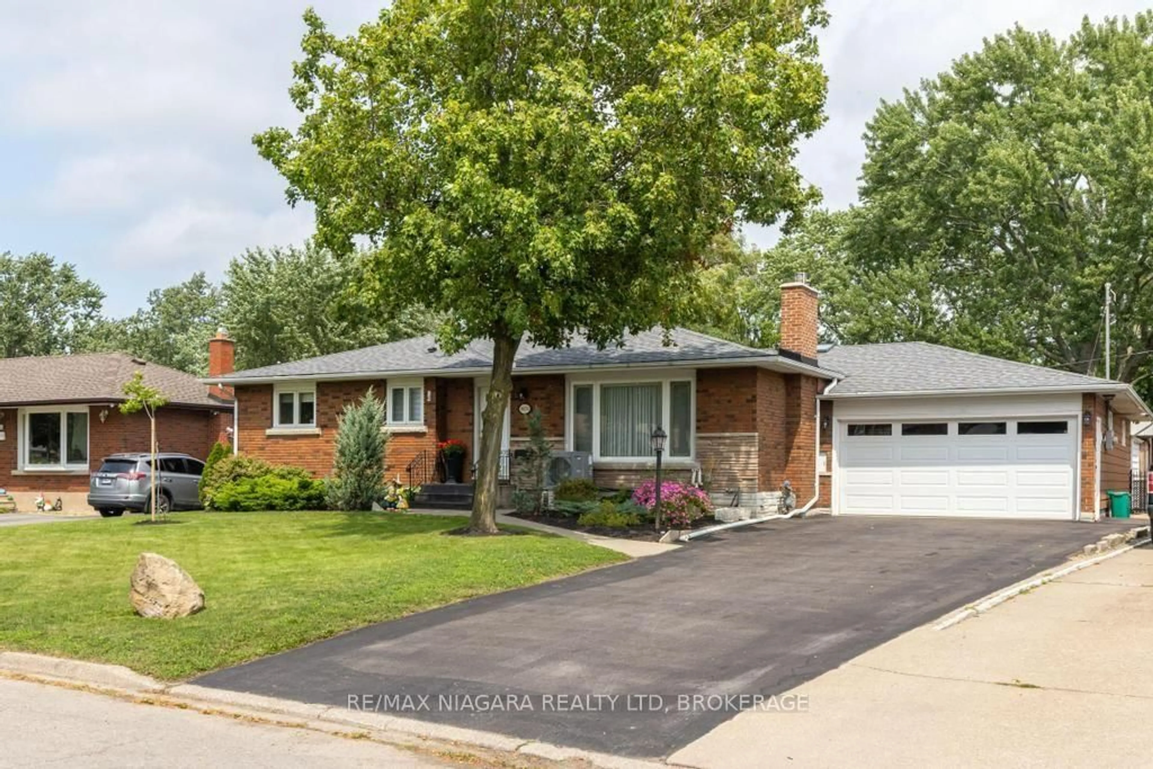 Home with brick exterior material, street for 8624 Champlain Dr, Niagara Falls Ontario L2G 6Y6
