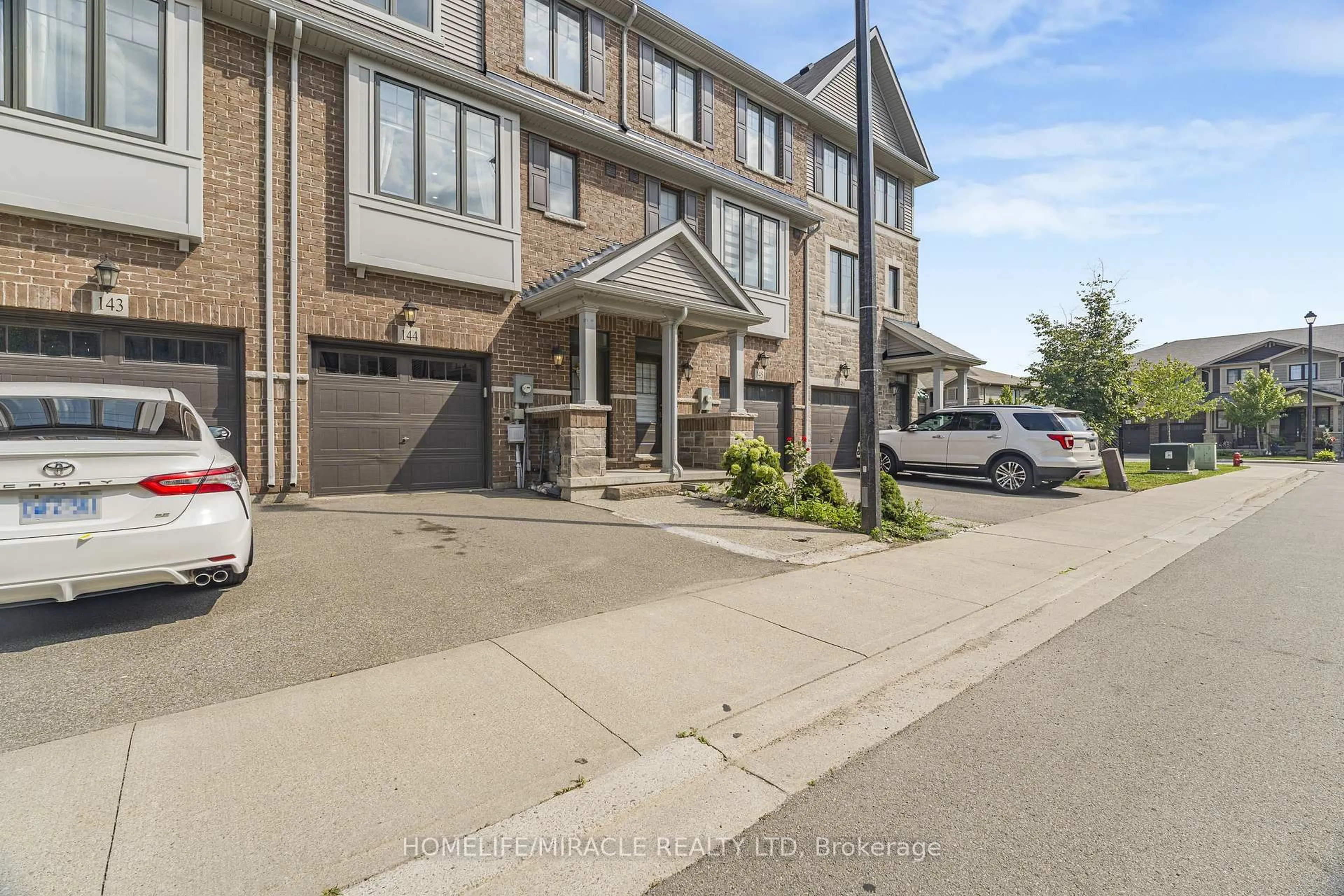A pic from outside/outdoor area/front of a property/back of a property/a pic from drone, street for 1890 Rymal Rd #144, Hamilton Ontario L0R 1P0
