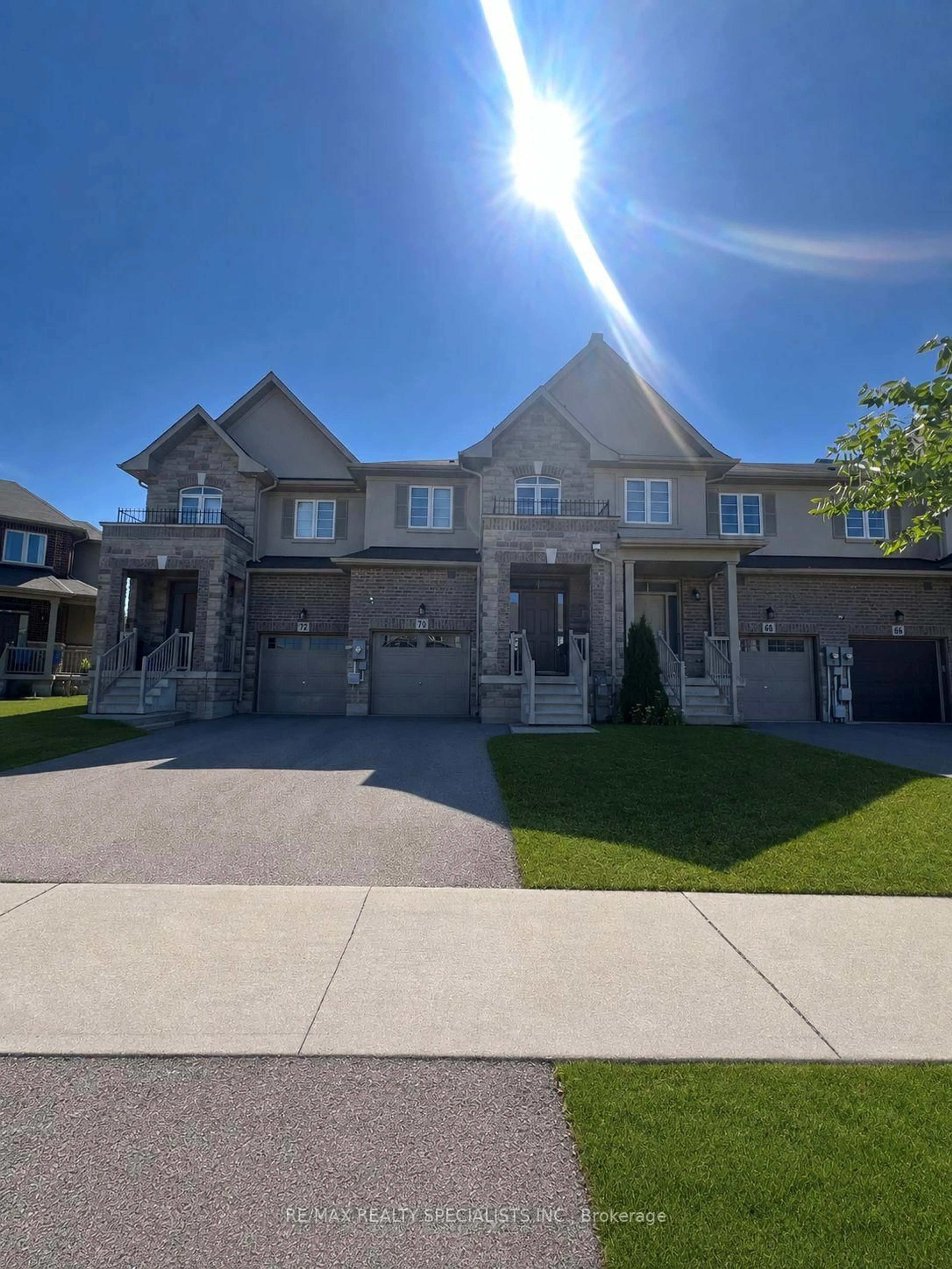 A pic from outside/outdoor area/front of a property/back of a property/a pic from drone, street for 70 Bradbury Rd, Hamilton Ontario L8J 2V7