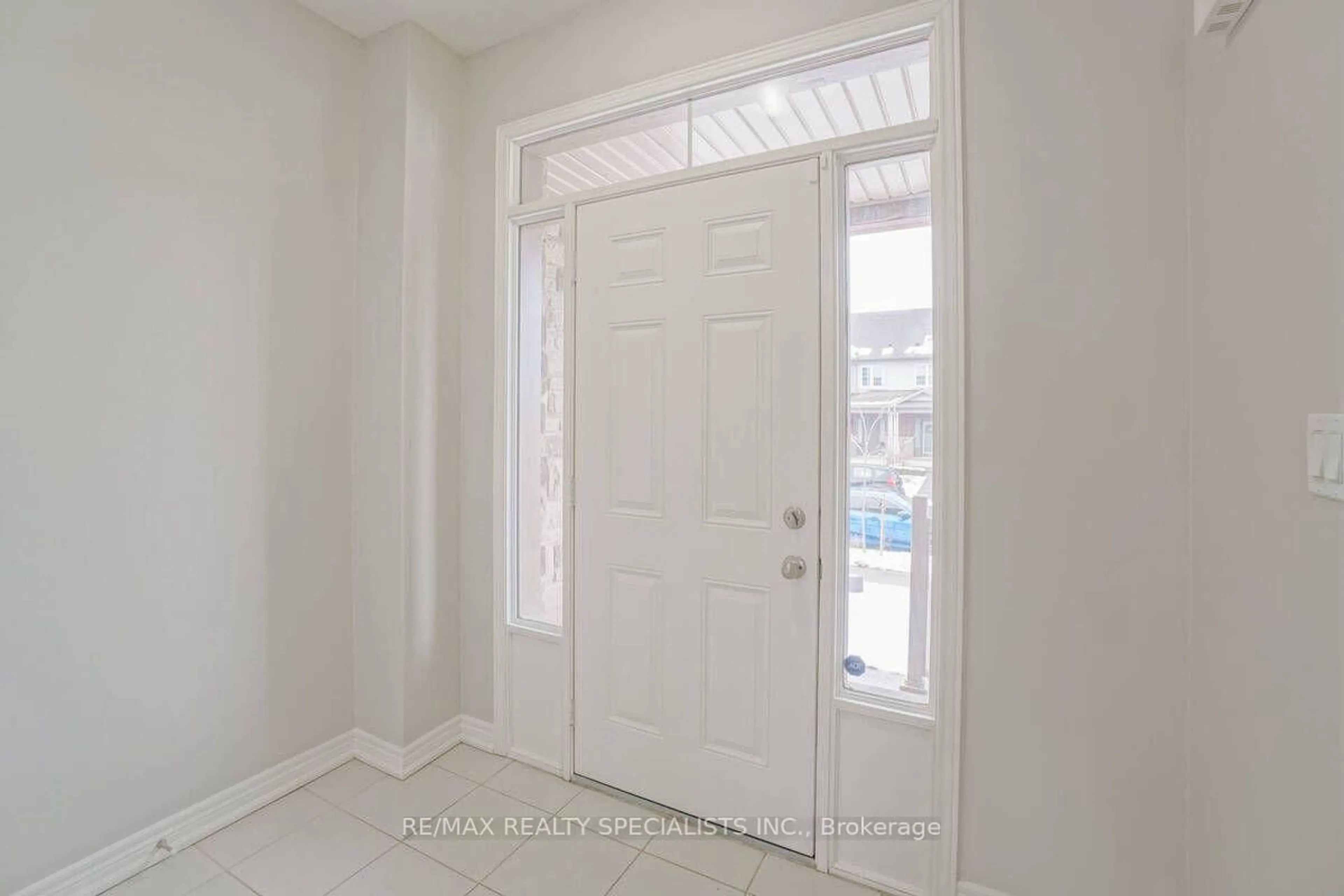Indoor entryway for 70 Bradbury Rd, Hamilton Ontario L8J 2V7