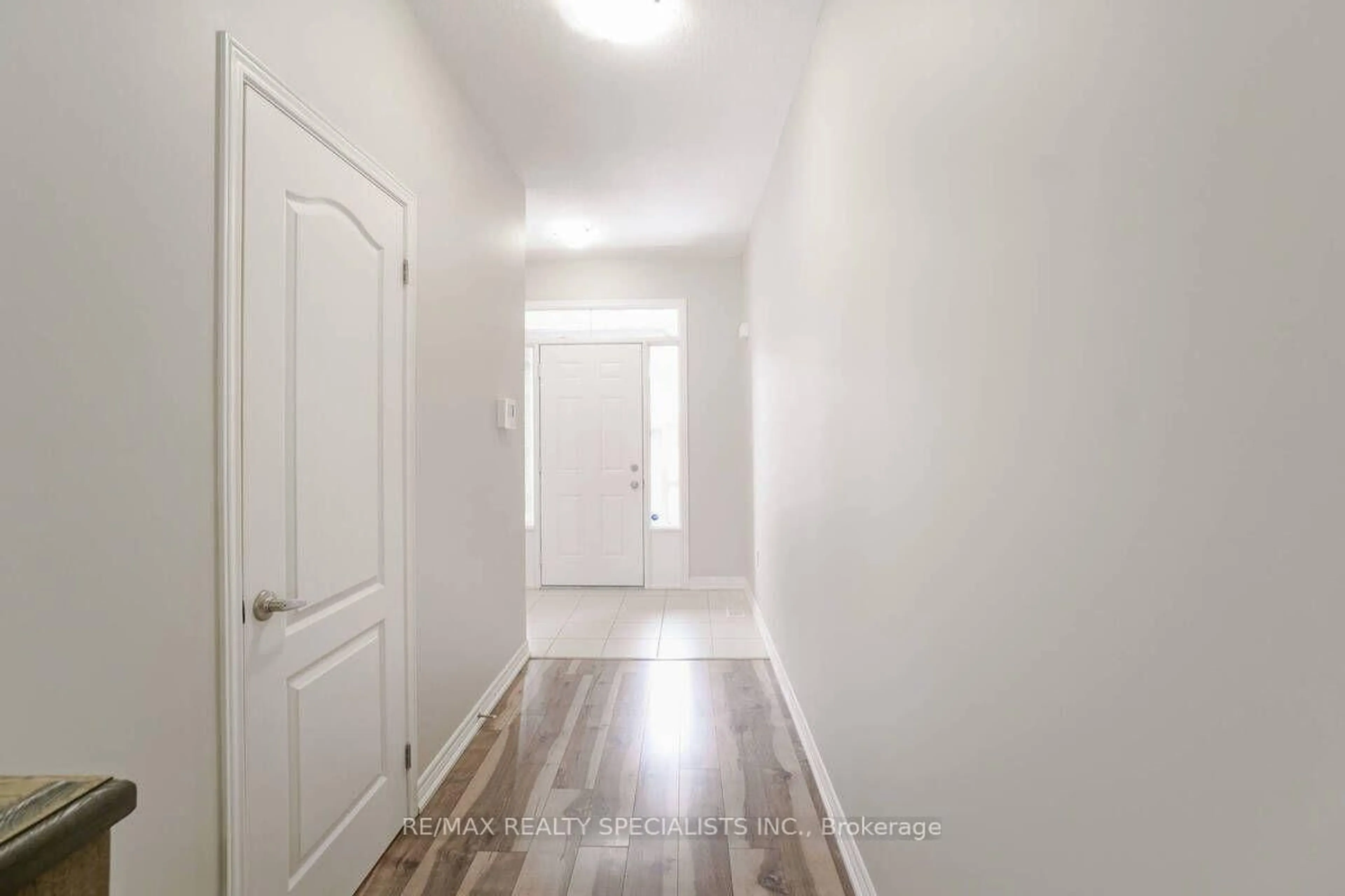 Indoor entryway for 70 Bradbury Rd, Hamilton Ontario L8J 2V7