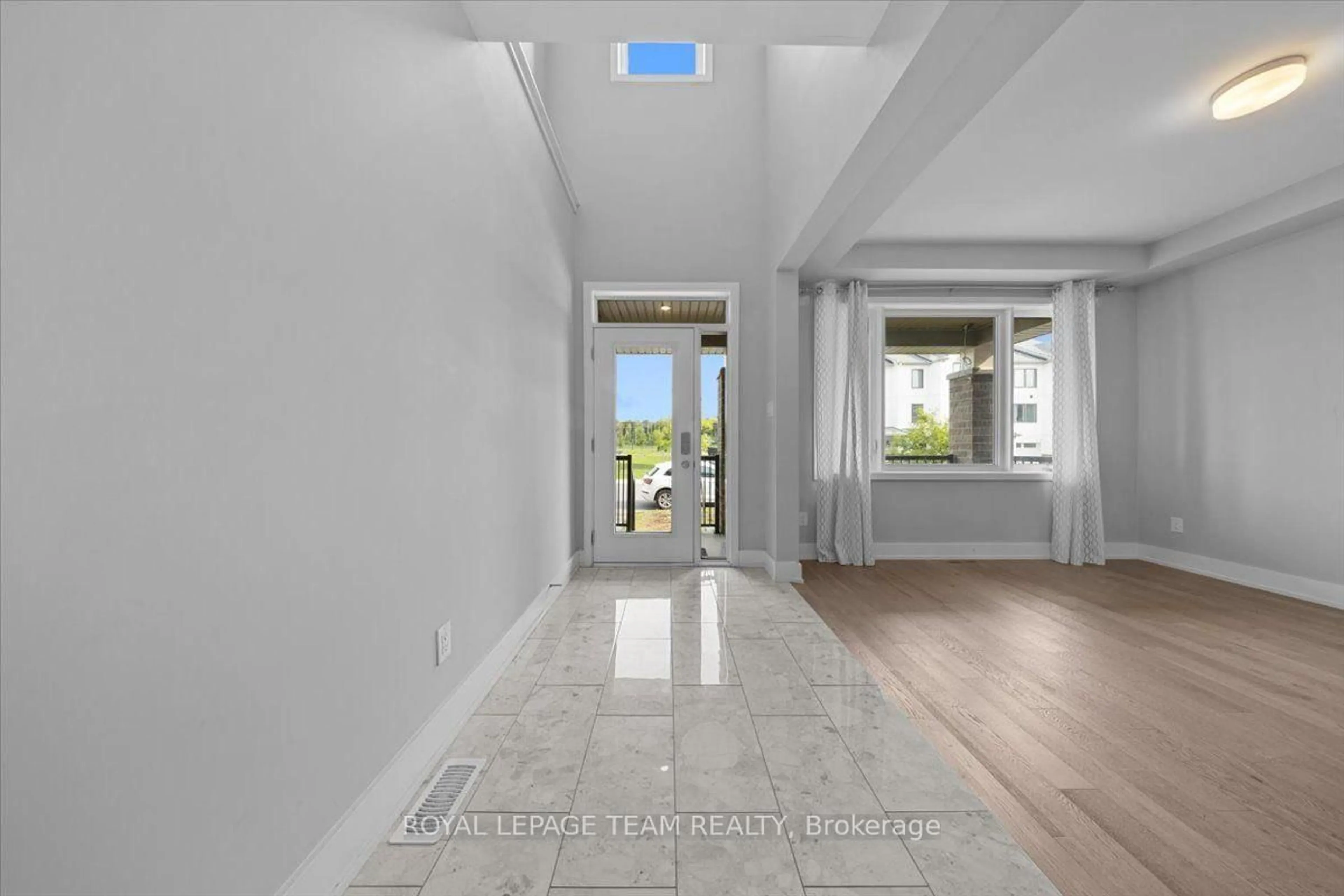 Indoor entryway for 2413 Watercolours Way, Ottawa Ontario K2J 7A9