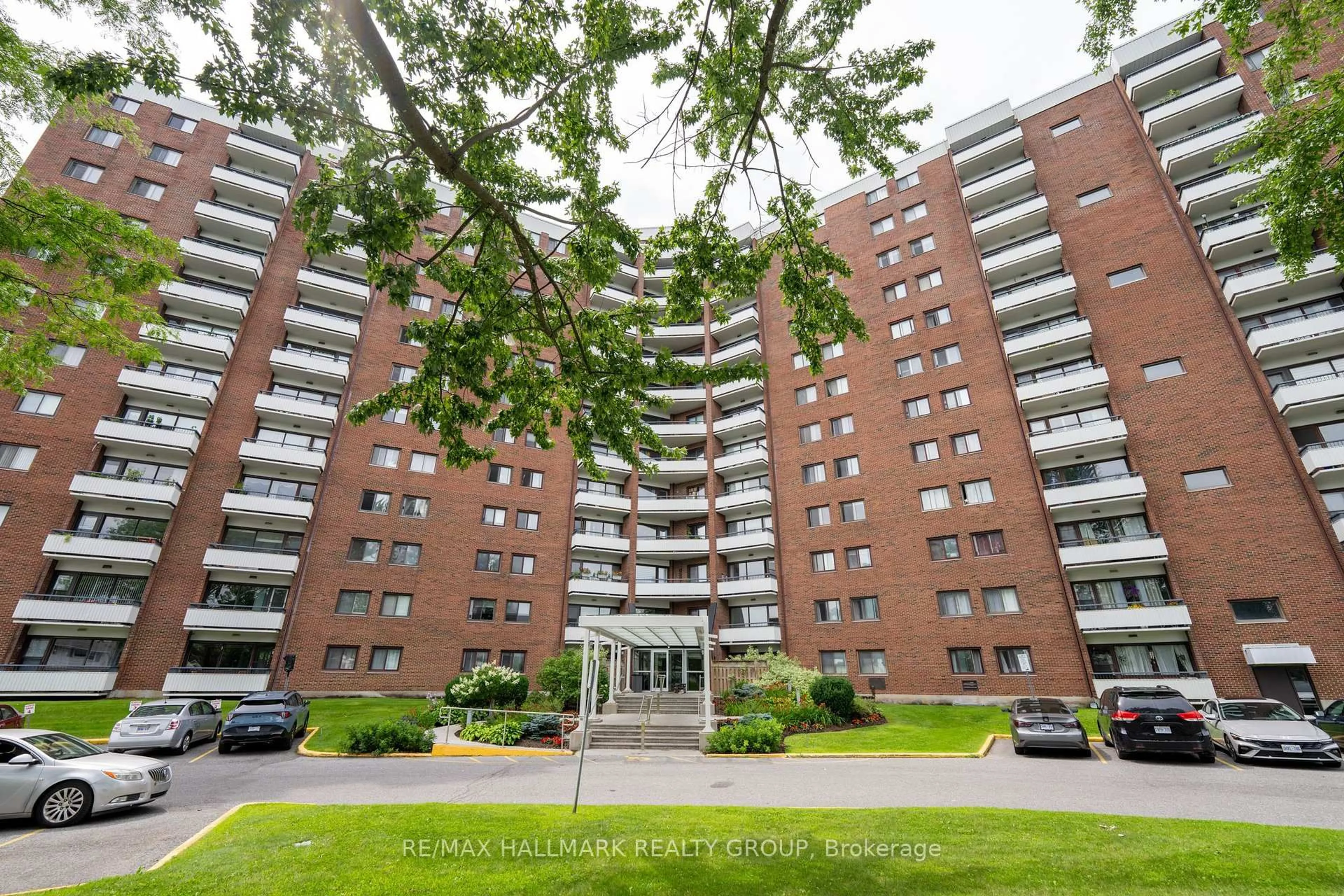 Unknown for 20 Chesterton Dr #906, Ottawa Ontario K2E 6Z7
