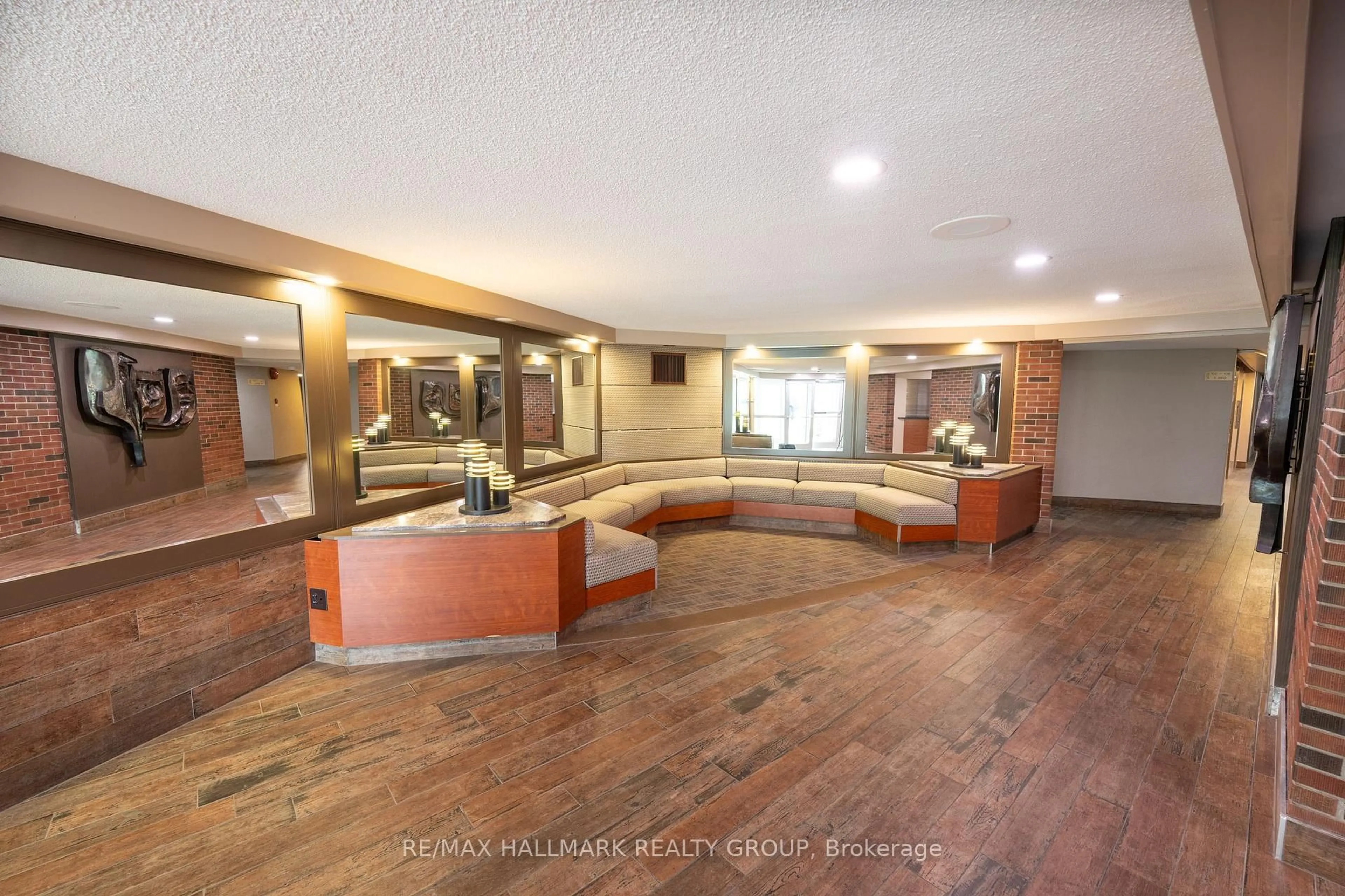 Lobby for 20 Chesterton Dr #906, Ottawa Ontario K2E 6Z7