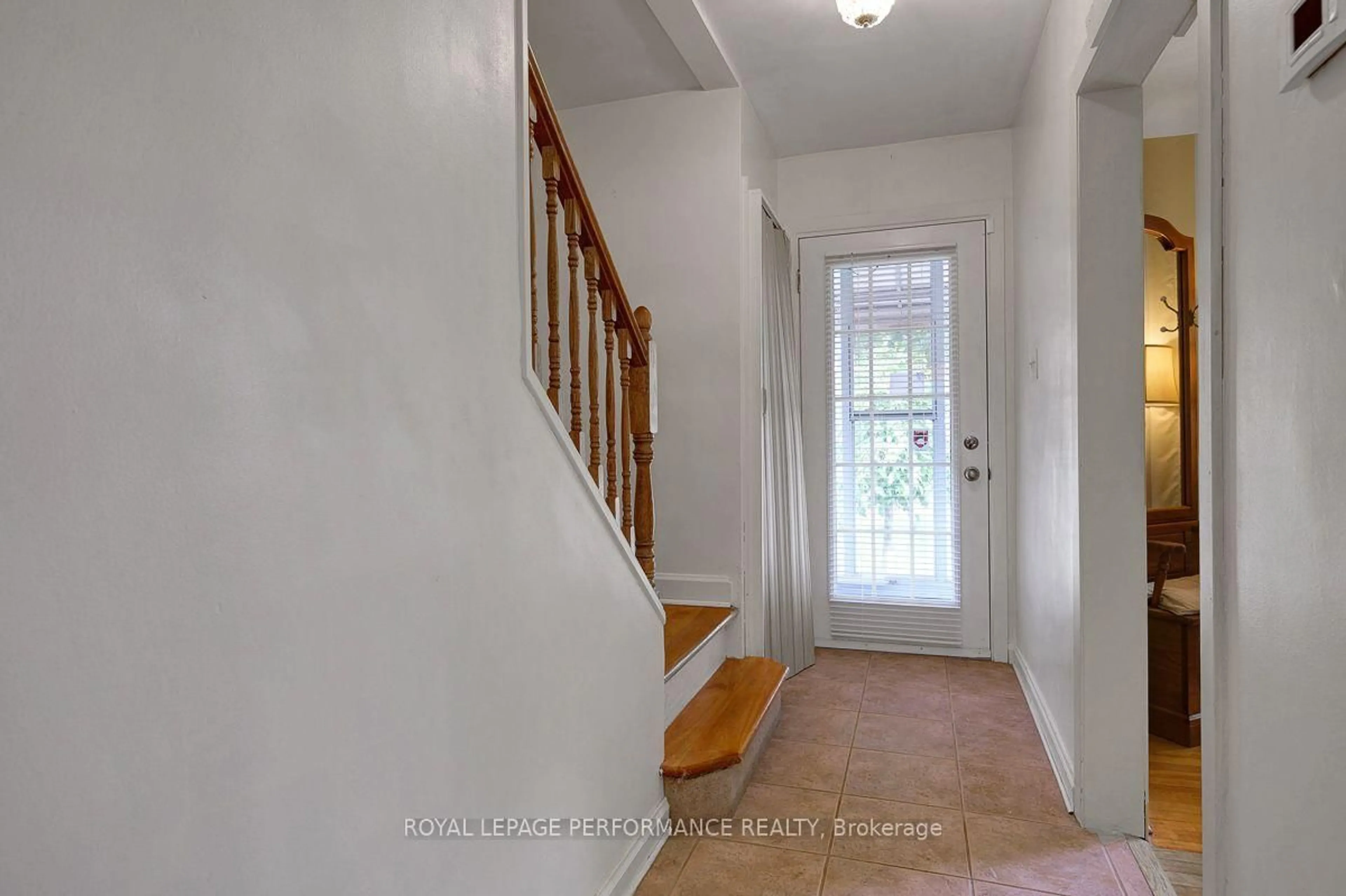 Unknown for 550 Wolffdale Cres, Ottawa Ontario K1K 1N5