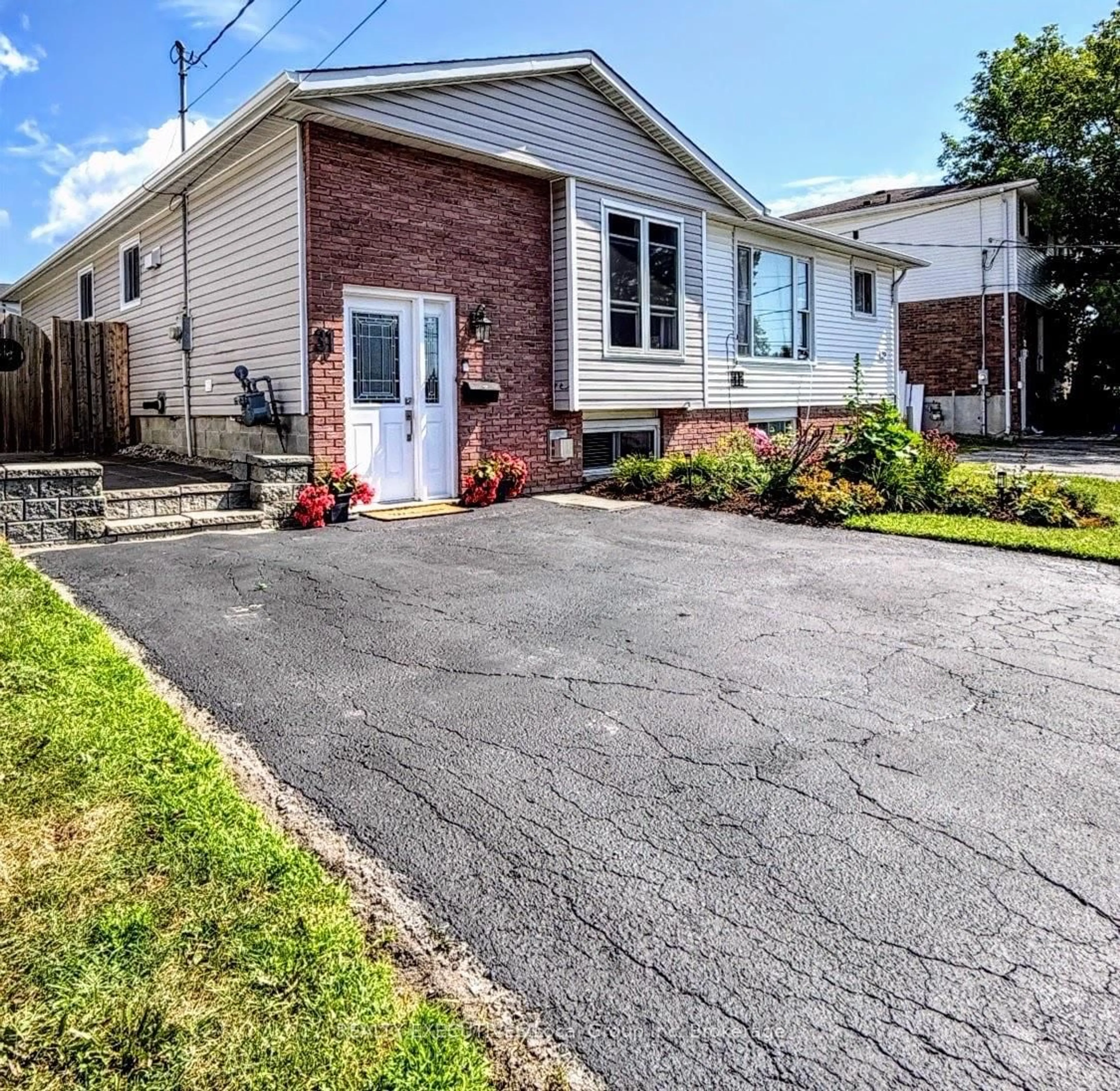 Unknown for 31 McGibbon St, North Bay Ontario P1B 8T5