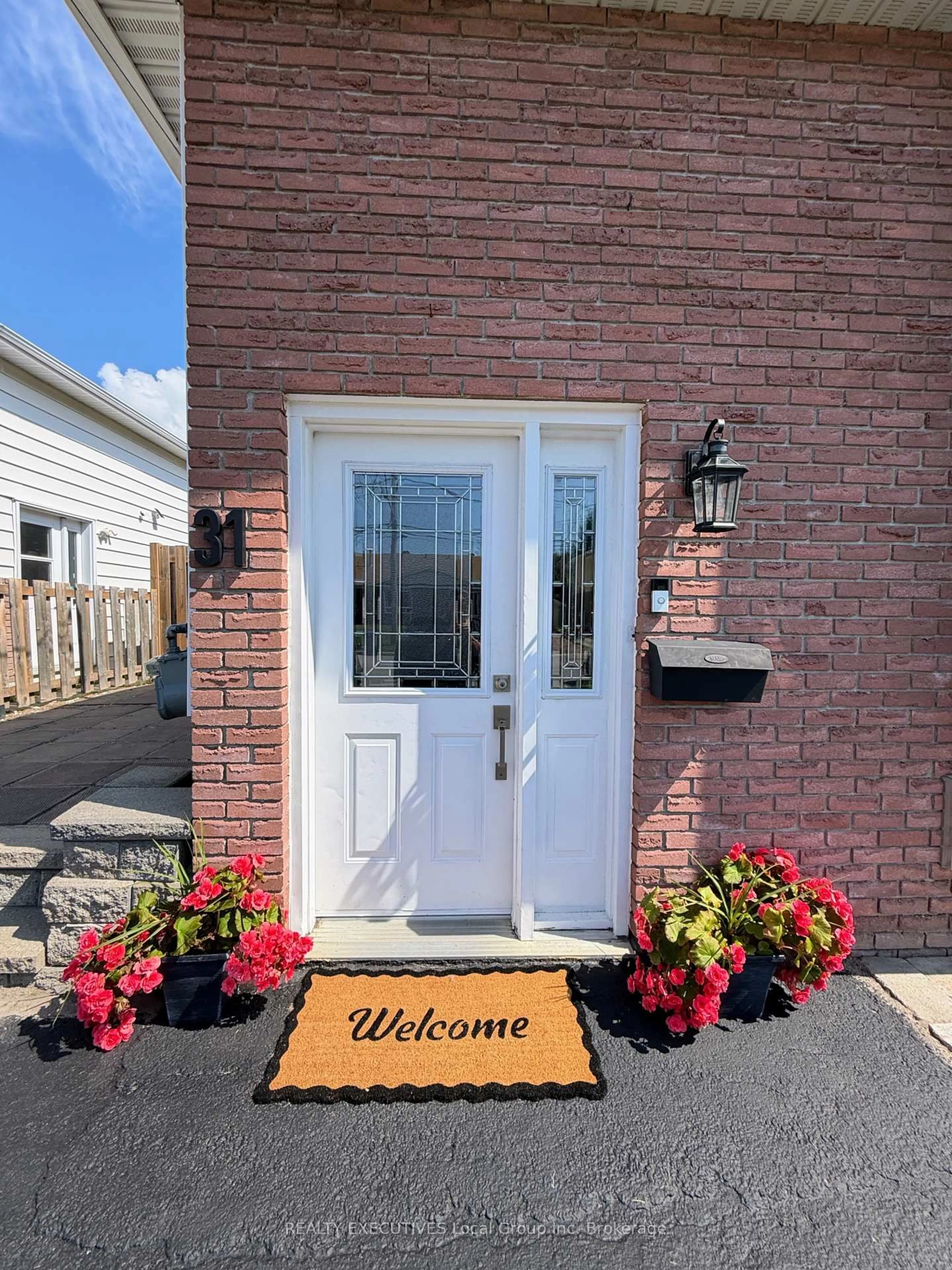 Indoor entryway for 31 McGibbon St, North Bay Ontario P1B 8T5