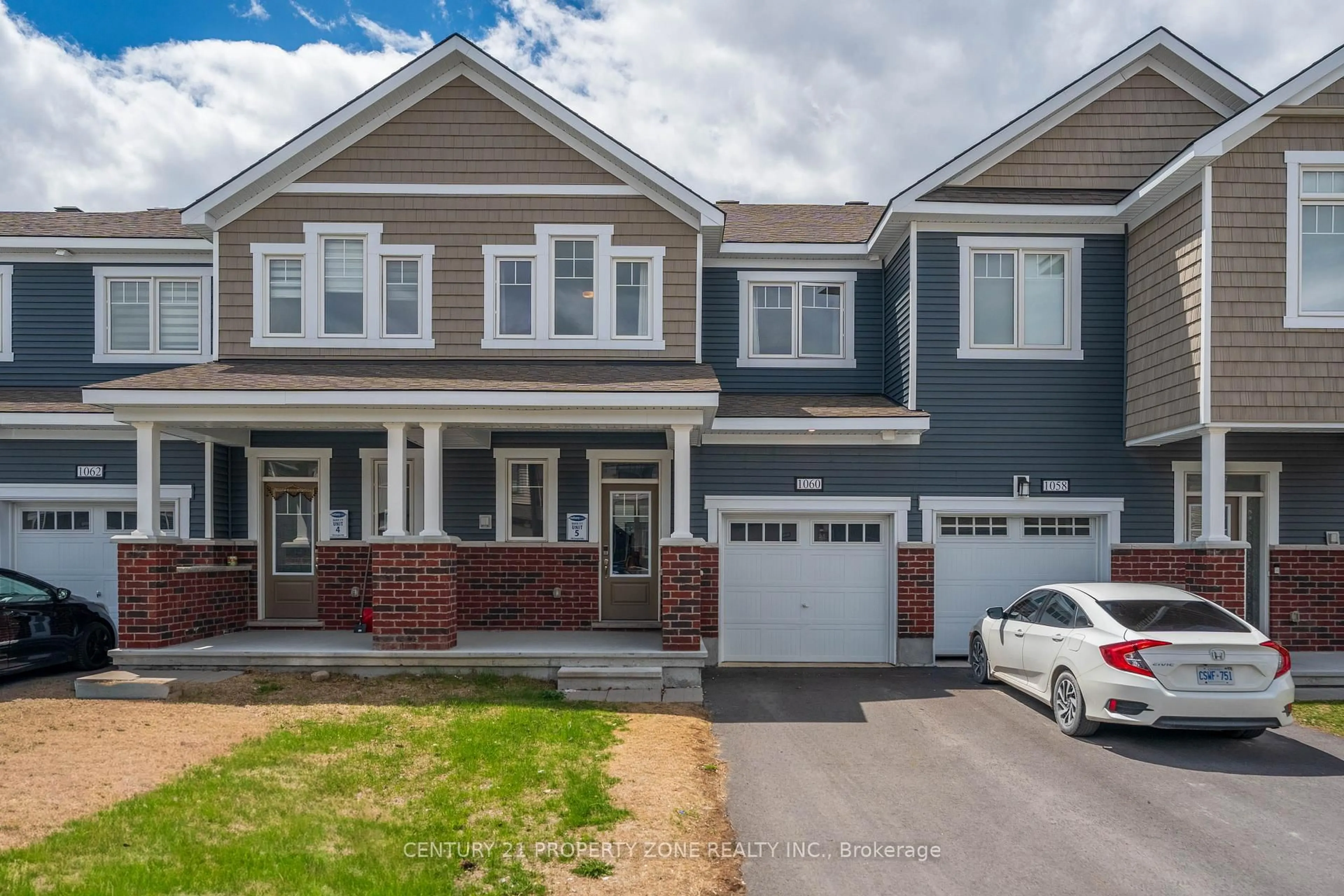 Home with vinyl exterior material, street for 1060 Curraglass Walk, Stittsville Ontario K2S 2A4