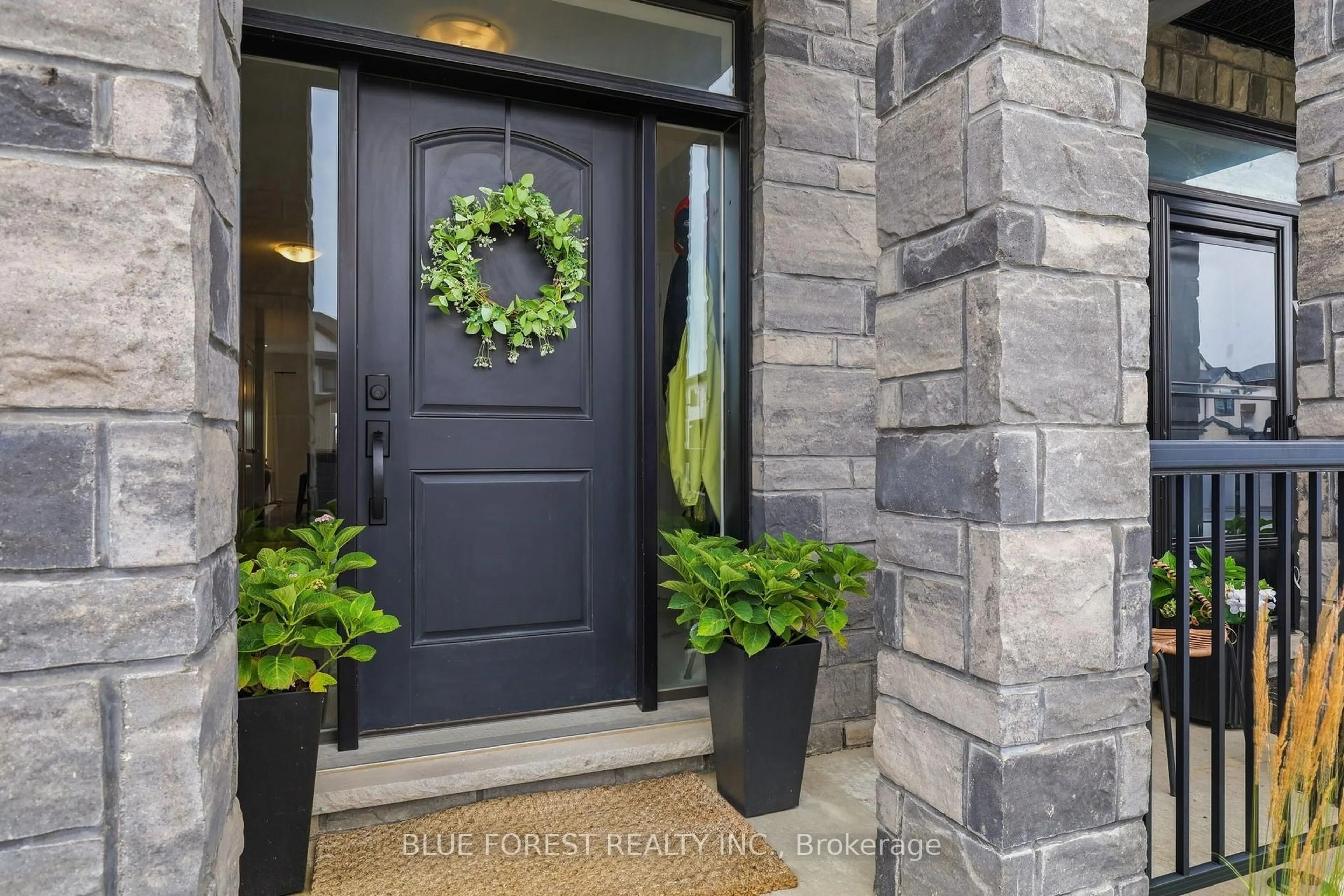 Indoor entryway for 283 Winlow Way, Middlesex Centre Ontario N0L 1R0