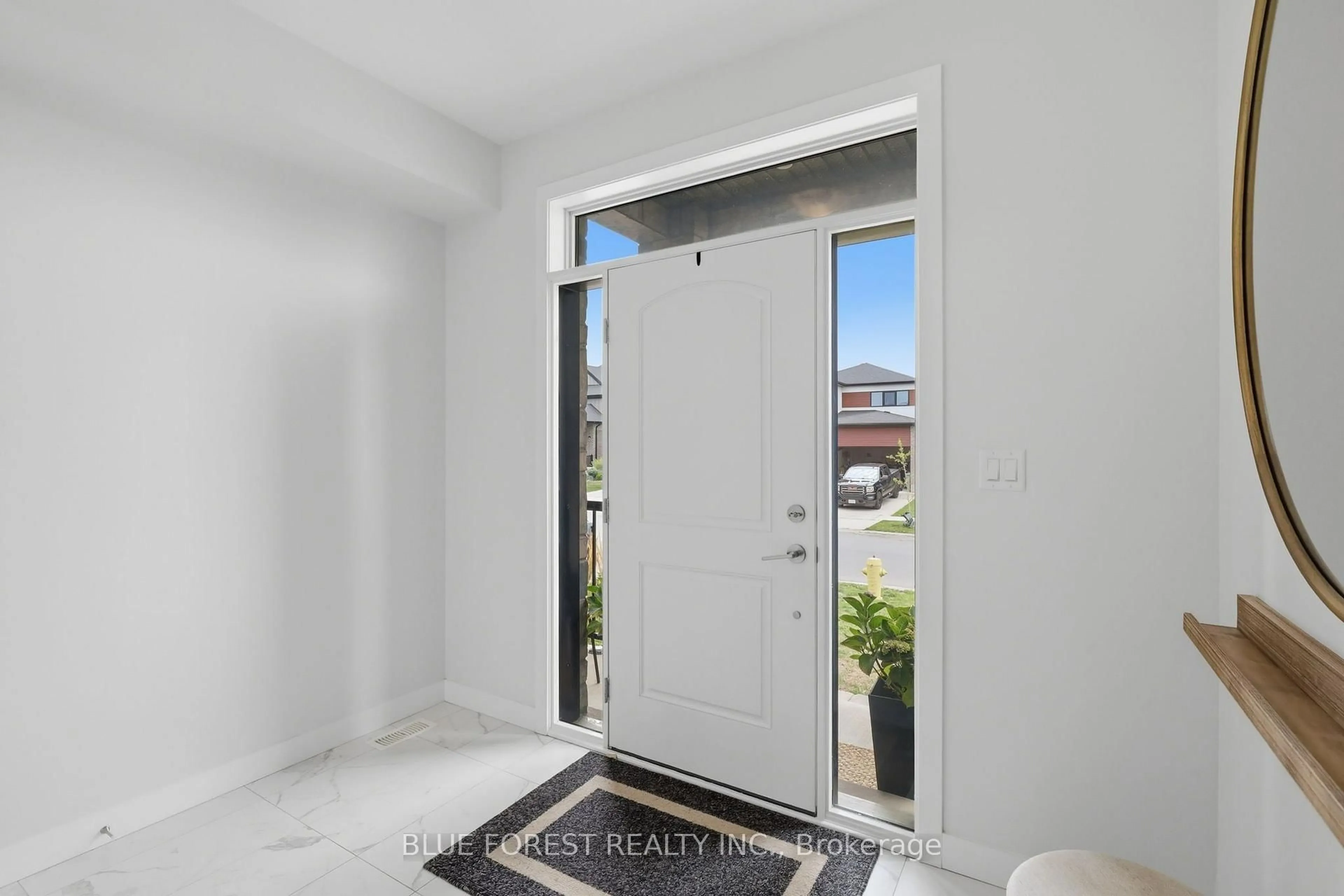 Indoor entryway for 283 Winlow Way, Middlesex Centre Ontario N0L 1R0