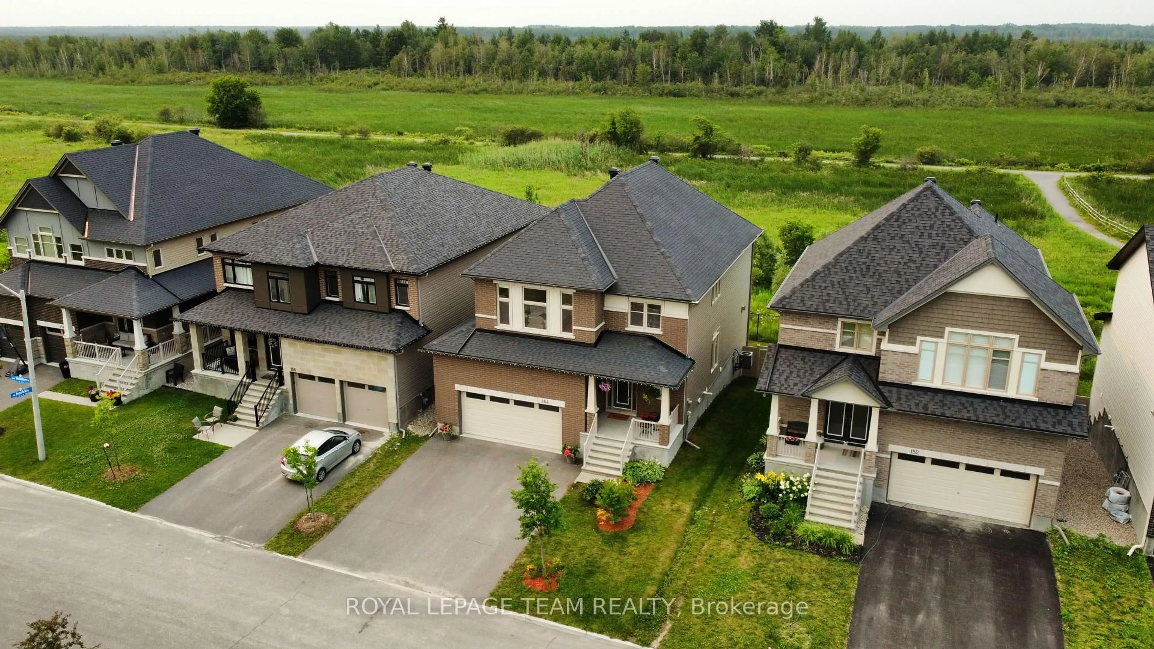 A pic from outside/outdoor area/front of a property/back of a property/a pic from drone, street for 154 Winterhaven Dr, Orleans Ontario K1W 0P1