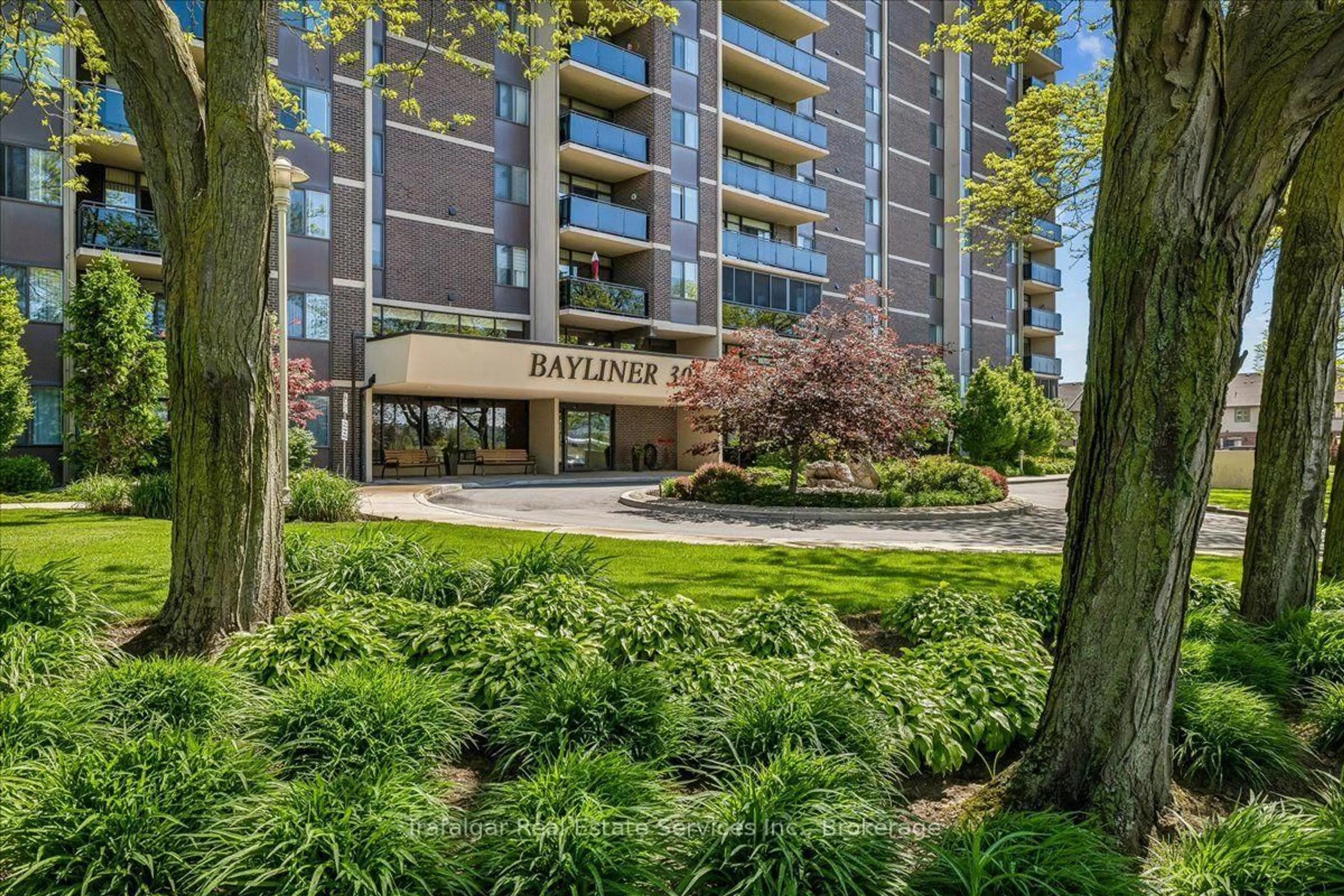 Patio, building for 301 Frances Ave #709, Hamilton Ontario L8E 3W6