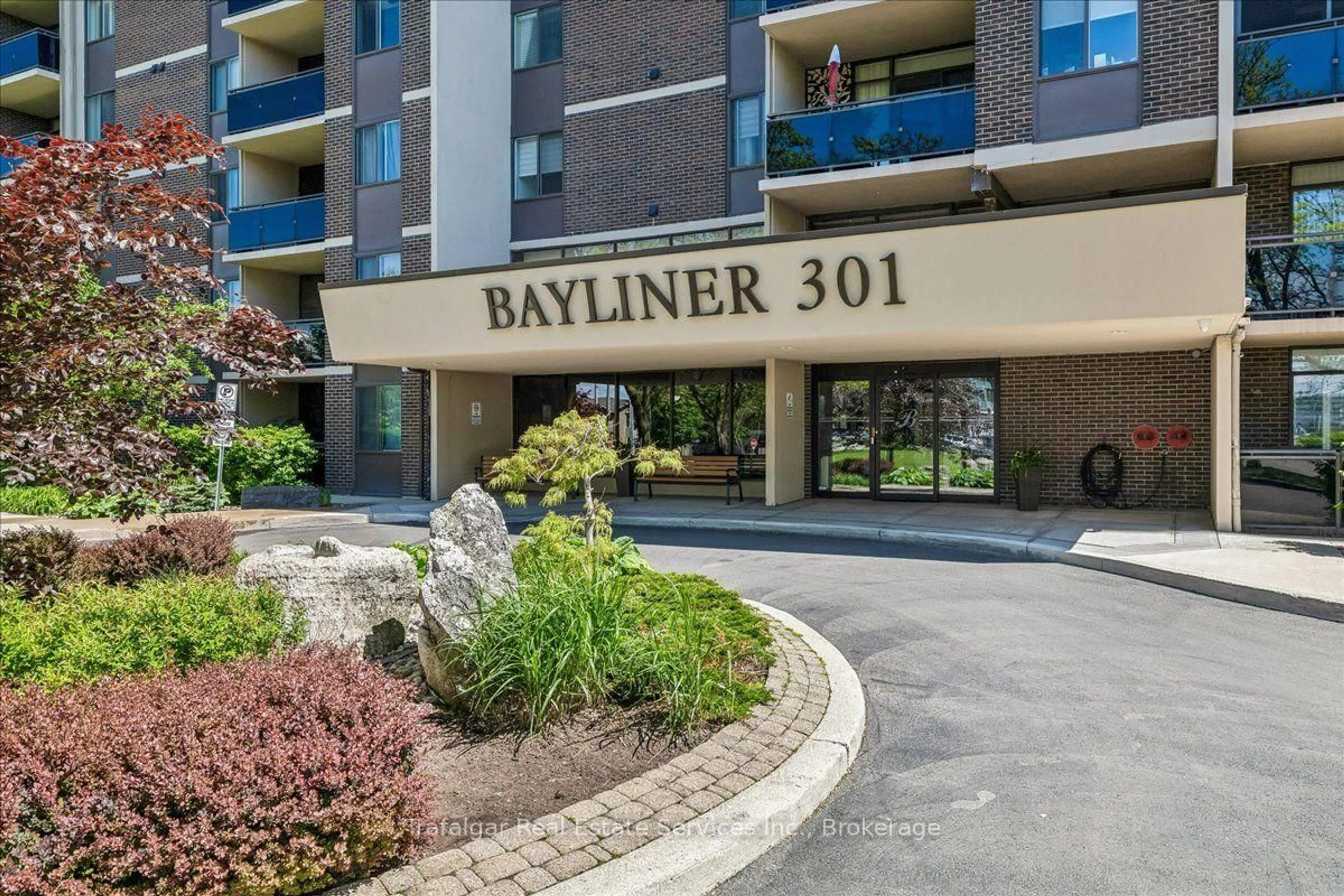 Indoor foyer for 301 Frances Ave #709, Hamilton Ontario L8E 3W6