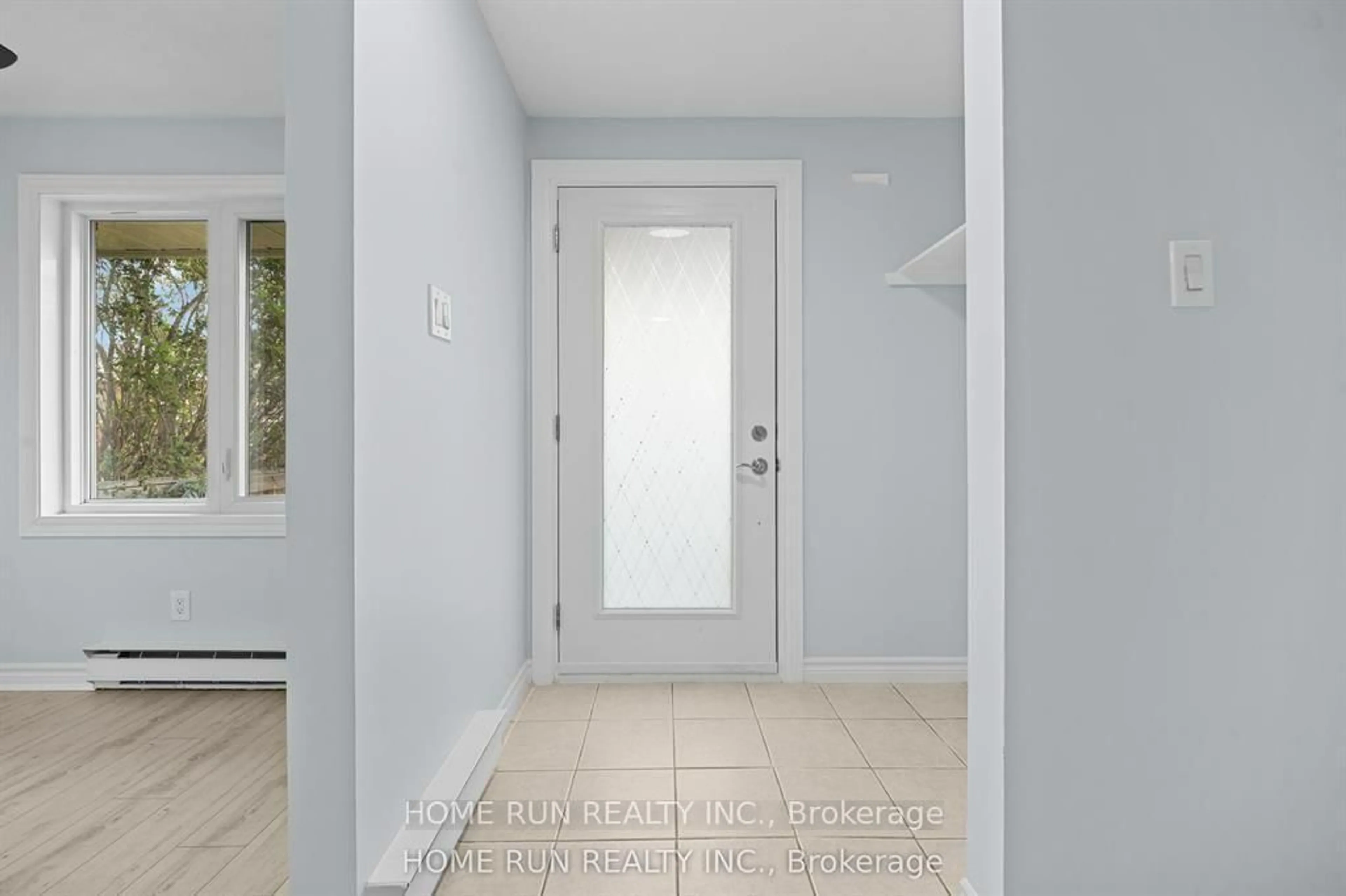 Indoor entryway for 1770 Cabaret Lane #104, Orleans Ontario K4A 2G1