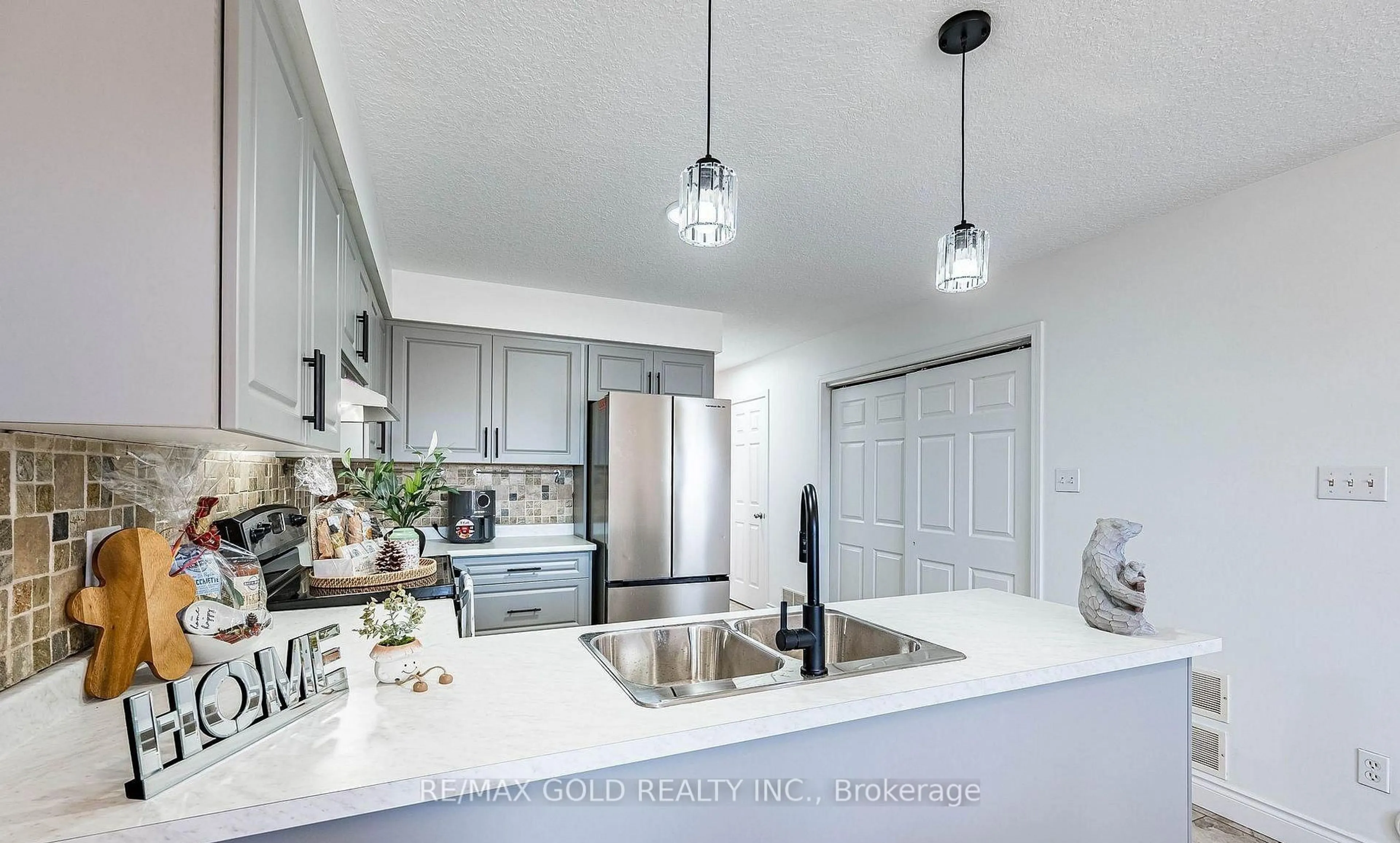 Open concept kitchen, ceramic/tile floor for 50 Howe Dr #5A, Kitchener Ontario N2E 0A3
