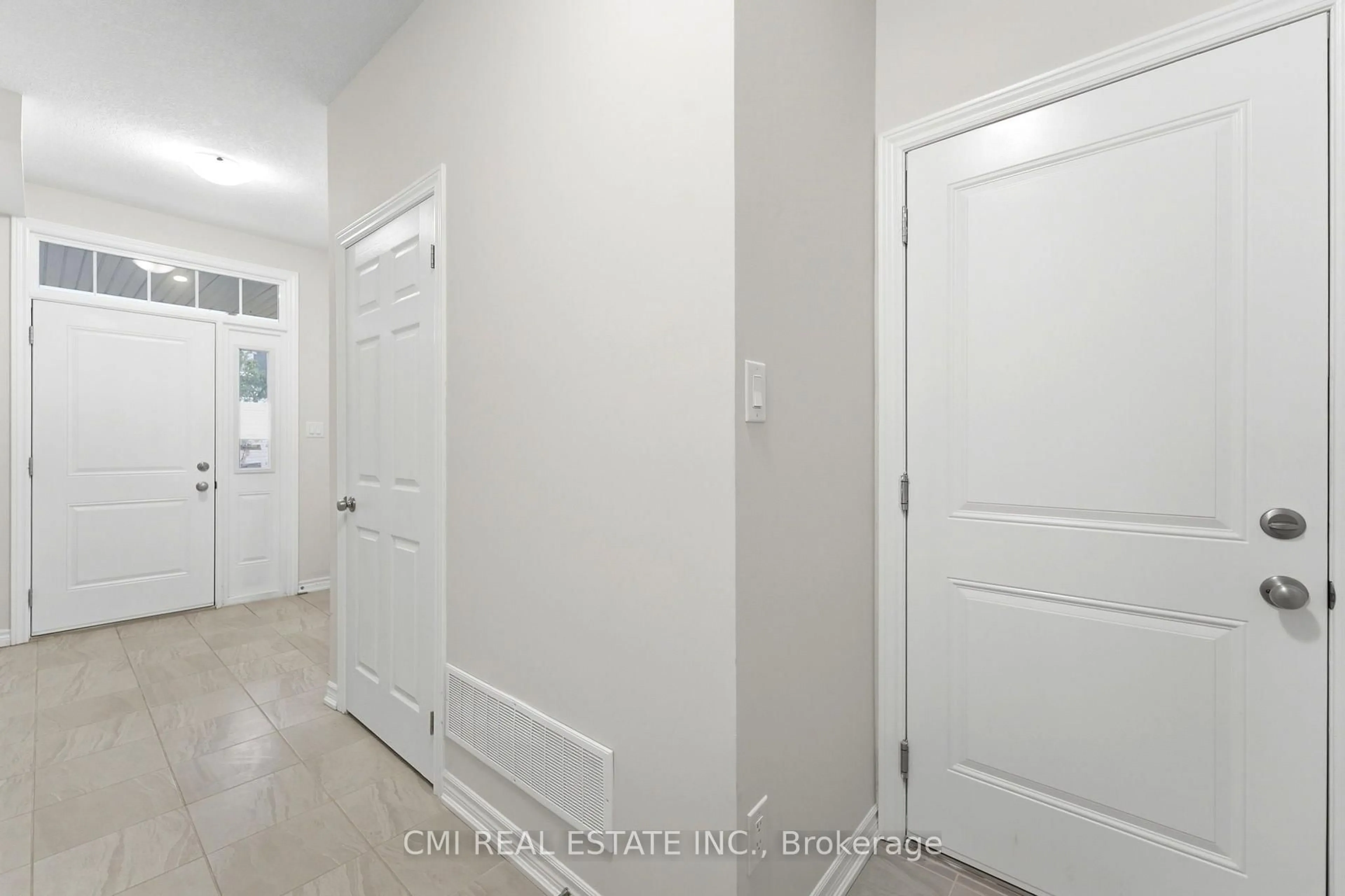 Indoor entryway for 677 Park Rd #126, Brantford Ontario N3R 0C2