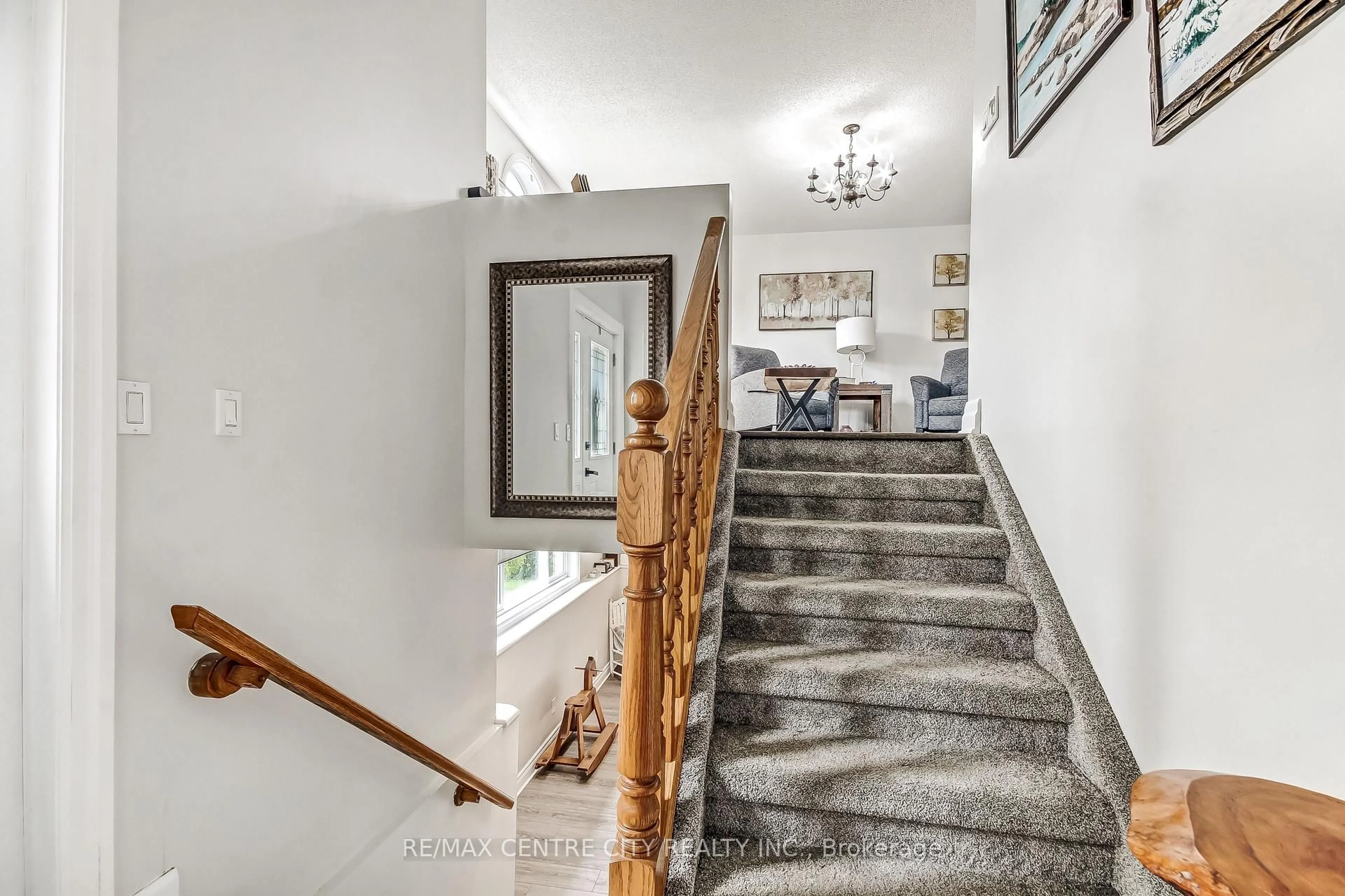 Stairs for 17 Rose St, Dutton/Dunwich Ontario N0L 2M0