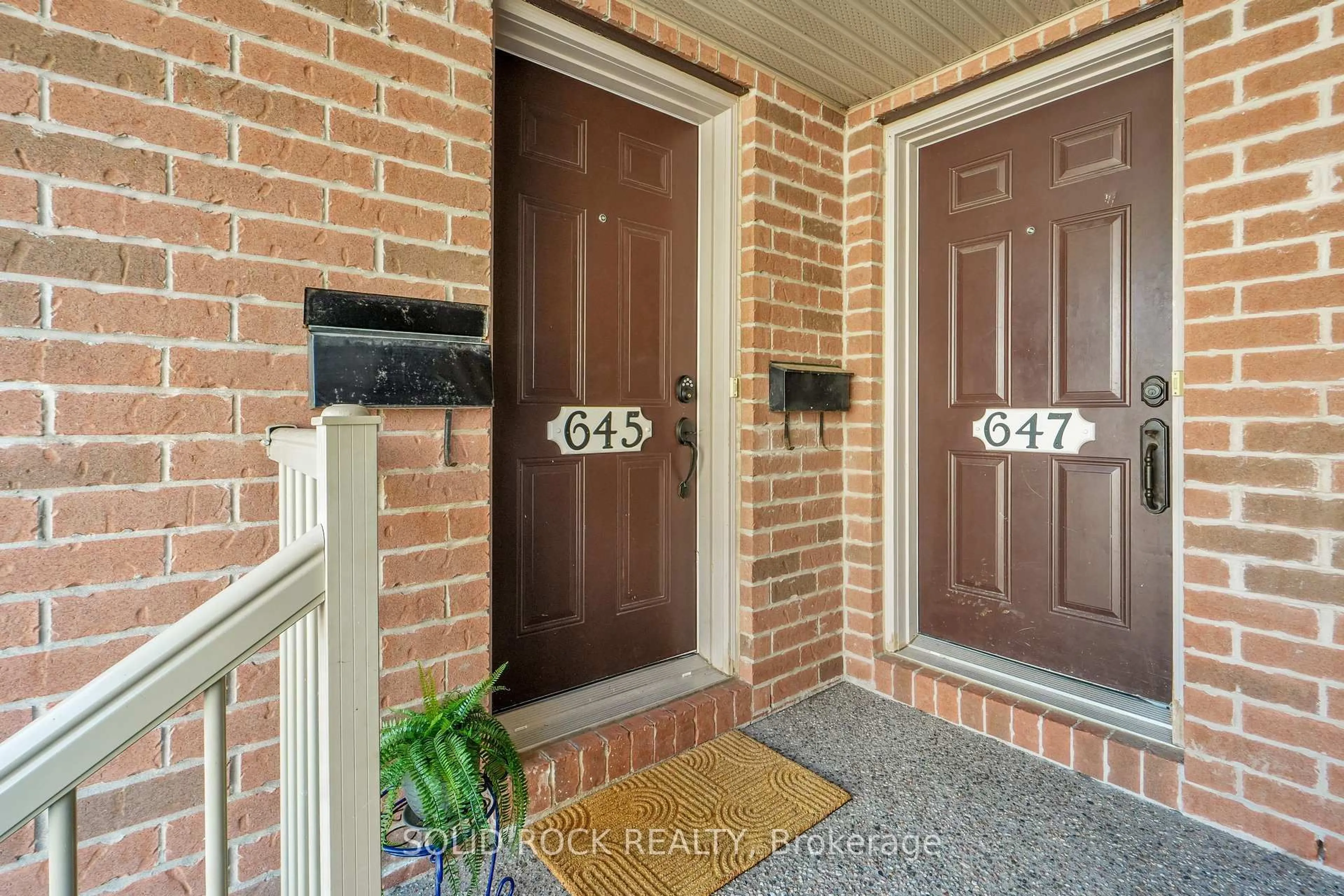Indoor entryway for 645 Reardon Private, Ottawa Ontario K1V 2K8