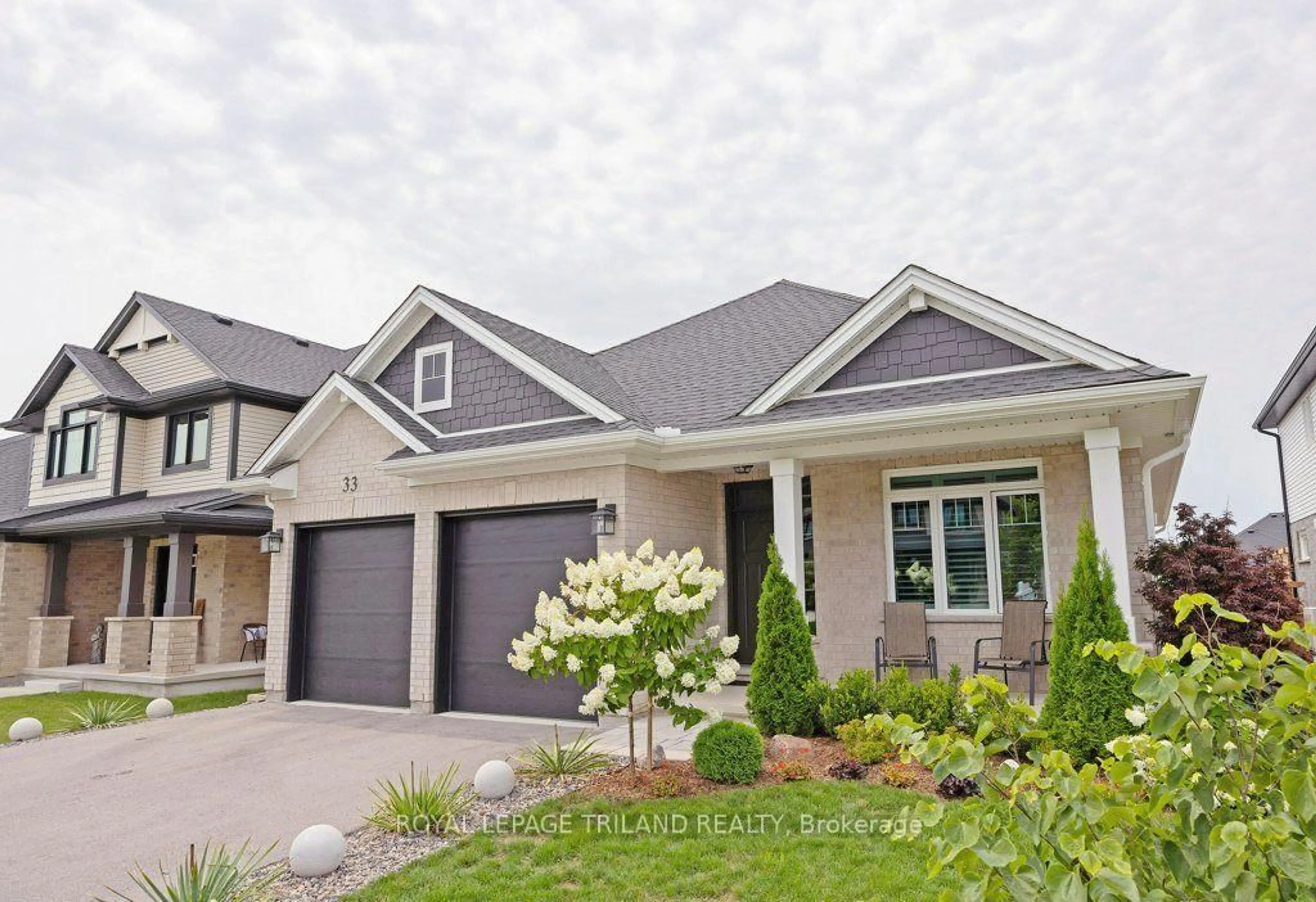 Home with vinyl exterior material, street for 33 White Tail Path, St. Thomas Ontario N5R 0M8