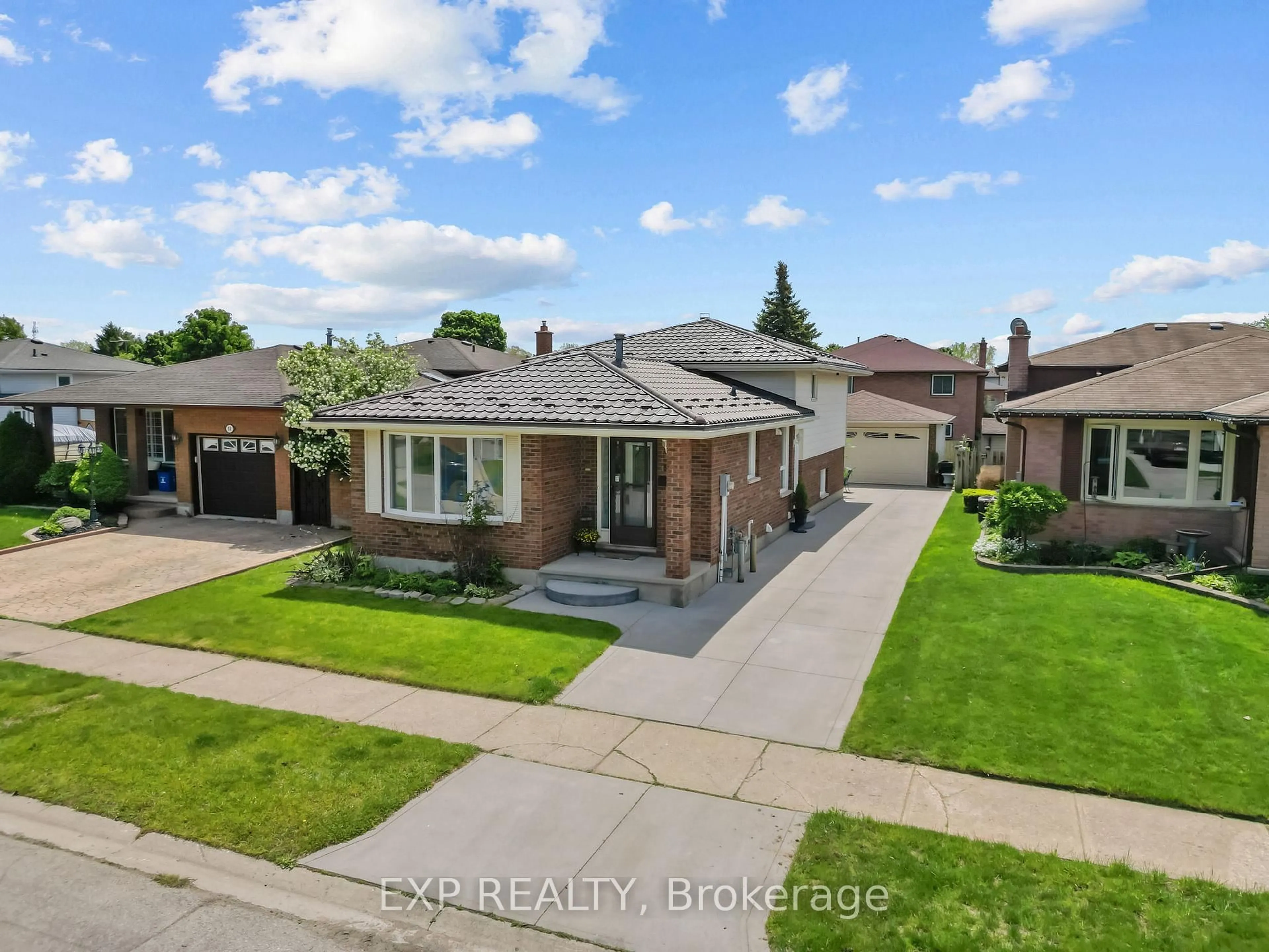 A pic from outside/outdoor area/front of a property/back of a property/a pic from drone, street for 56 Classic Cres, London East Ontario N5W 5T8