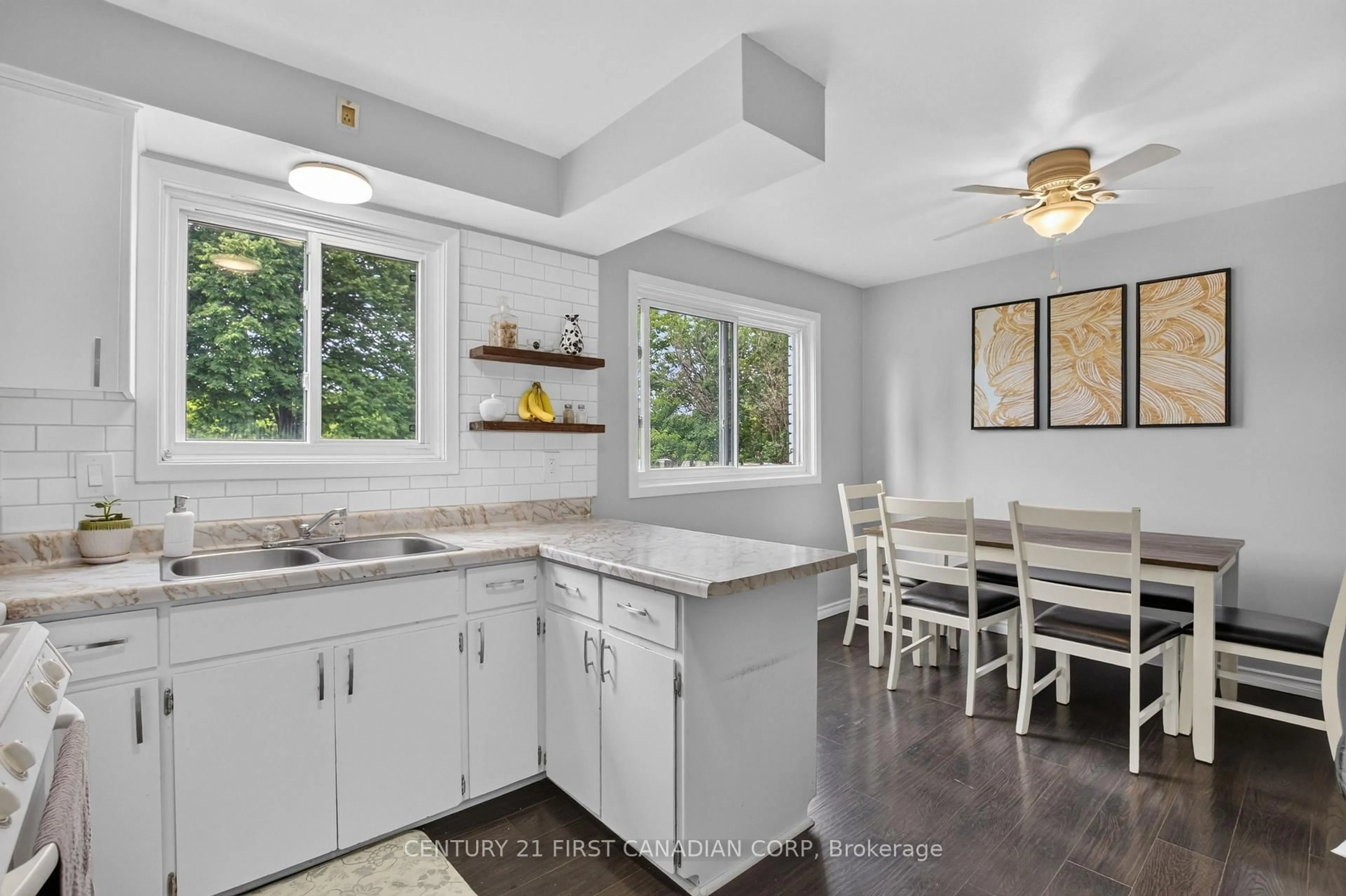 Open concept kitchen, ceramic/tile floor for 44 Hammond St, St. Thomas Ontario N5P 2B7
