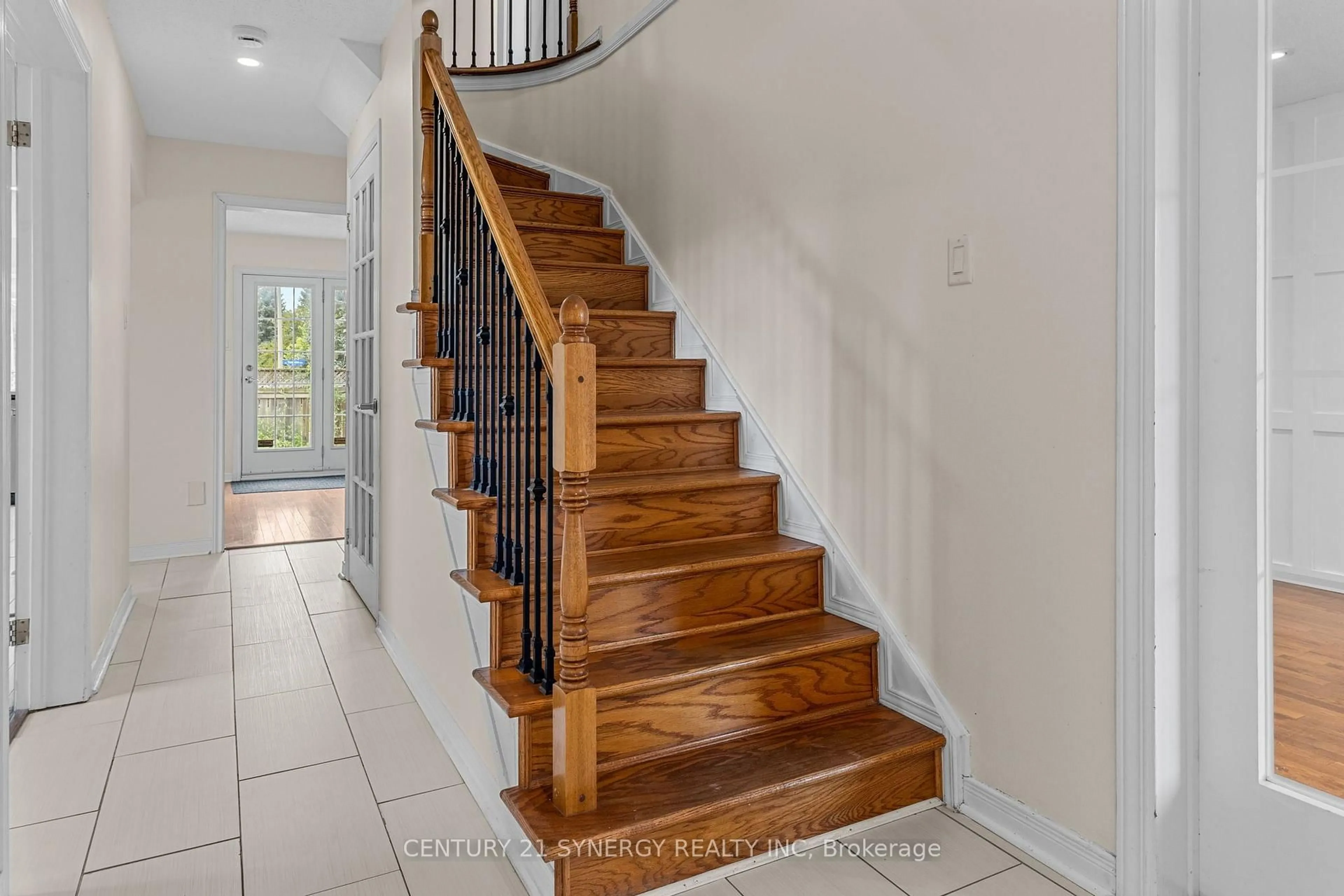Stairs for 1449 Laurin Cres, Orleans Ontario K1E 3H3